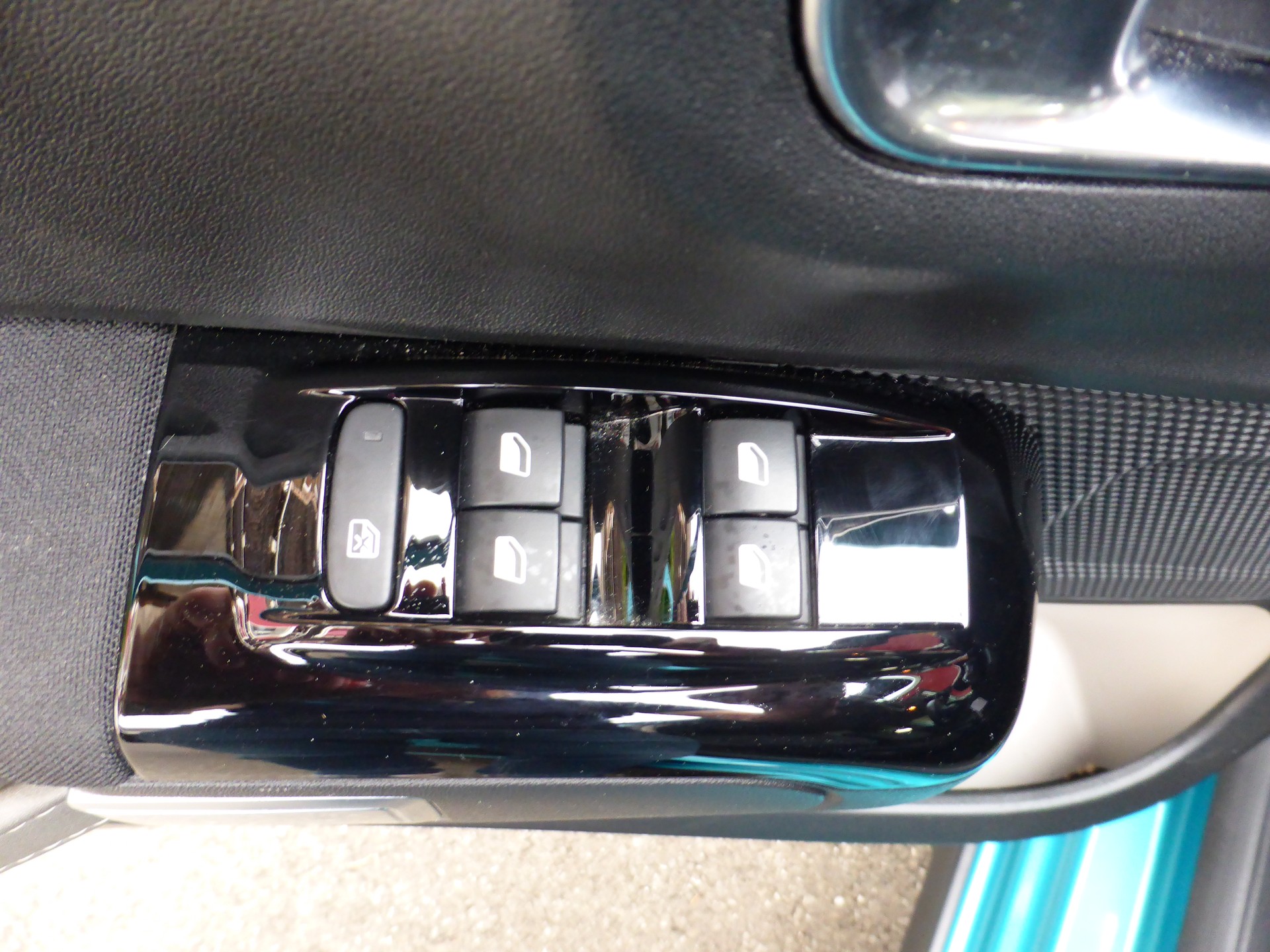 CITROEN C3 1.2i PureTech Swiss Edition-image-8