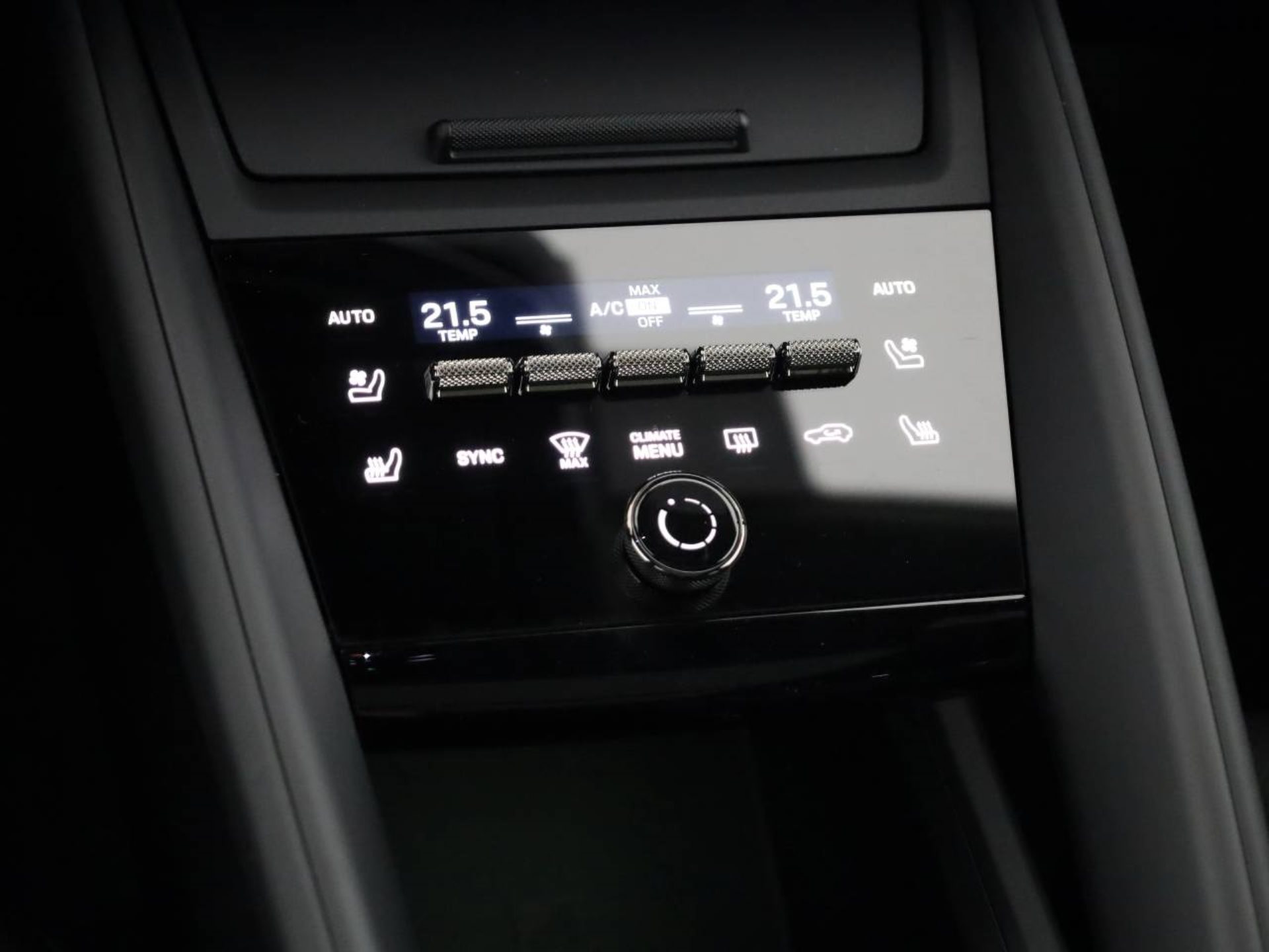 PORSCHE Macan Turbo-image-11