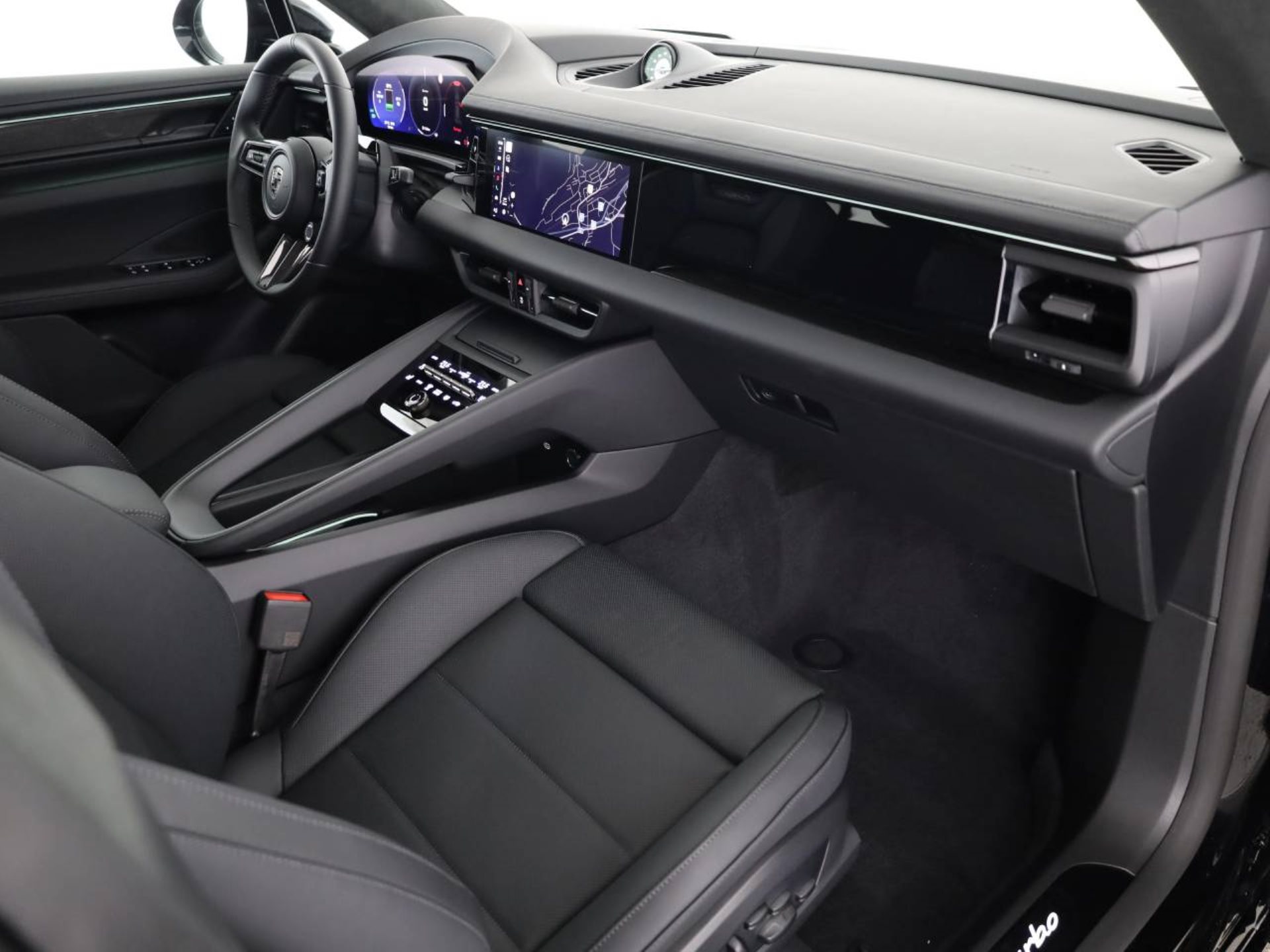 PORSCHE Macan Turbo-image-13