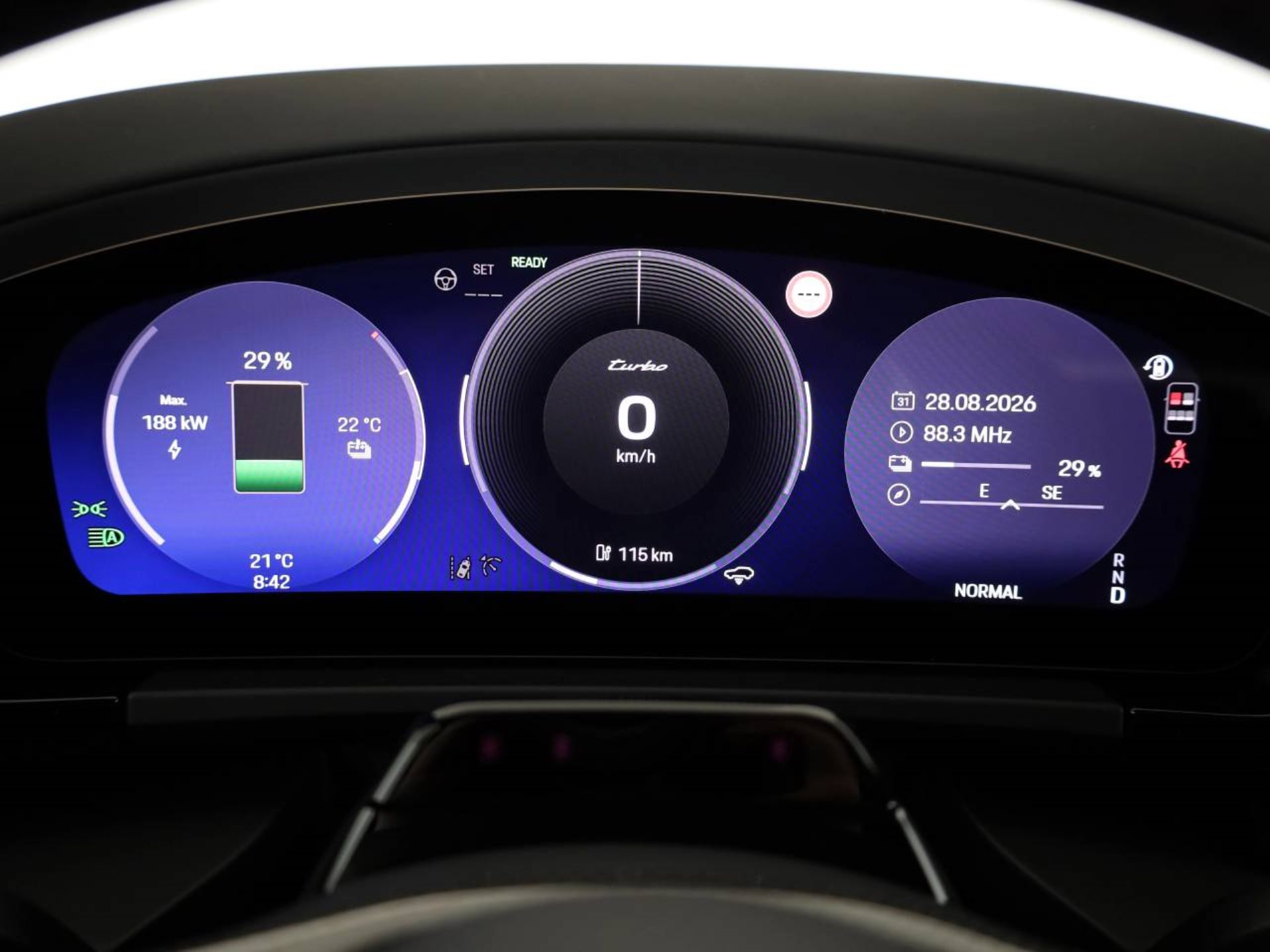 PORSCHE Macan Turbo-image-10