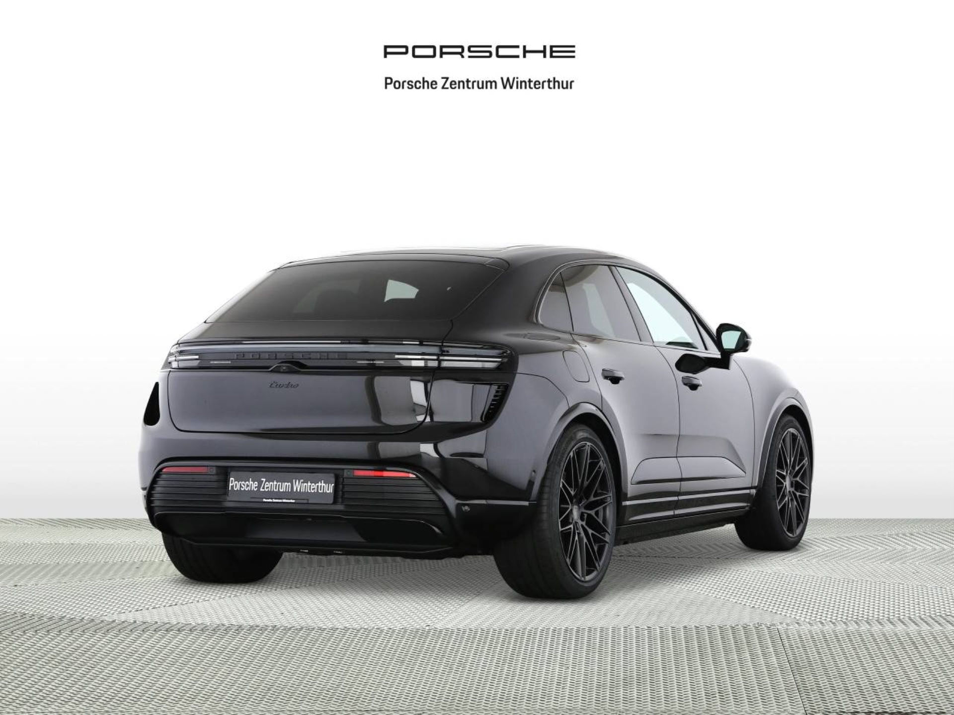 PORSCHE Macan Turbo-image-1