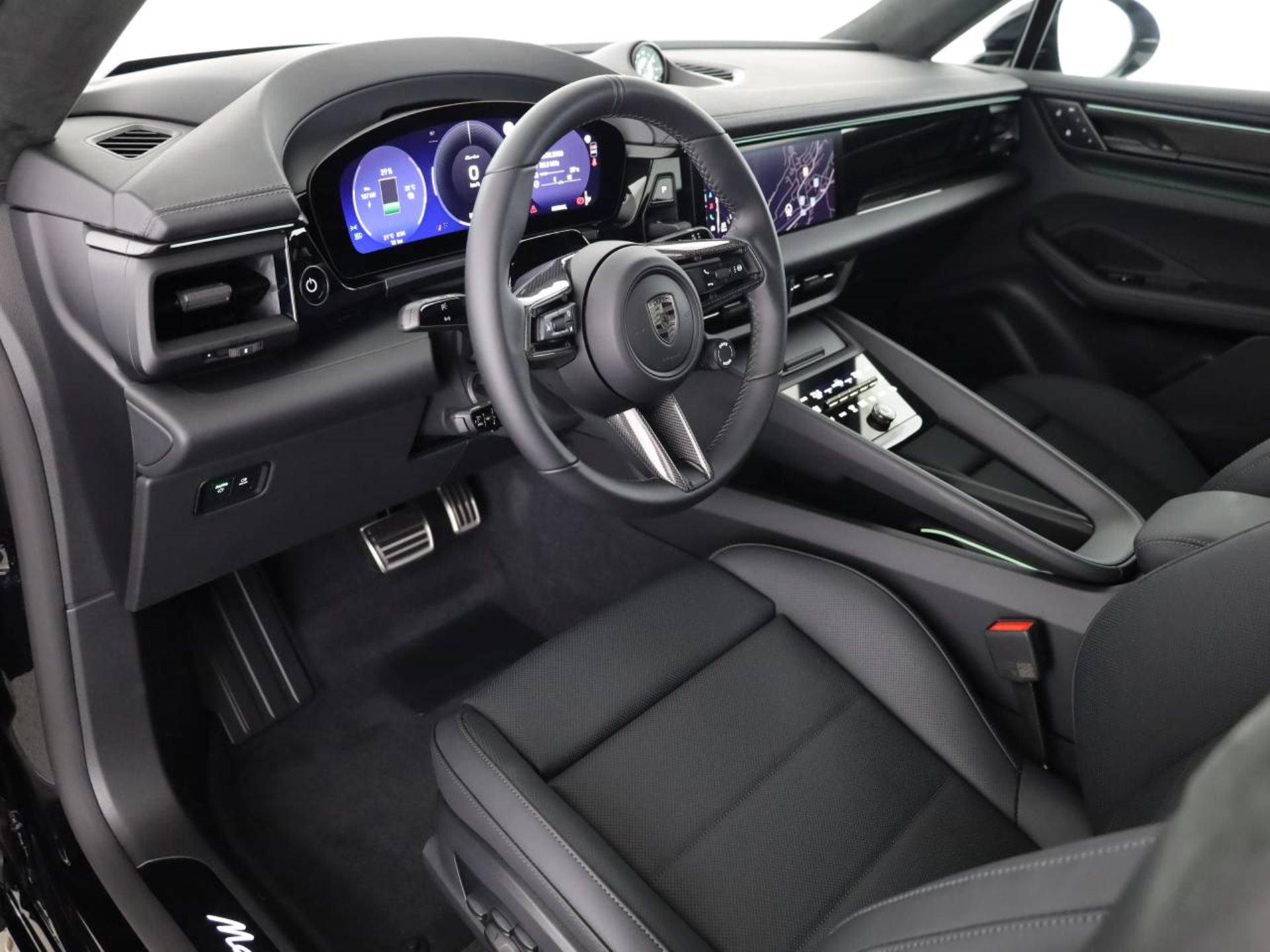 PORSCHE Macan Turbo-image-3