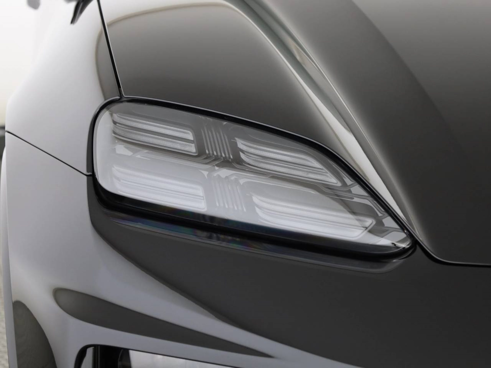 PORSCHE Macan Turbo-image-7