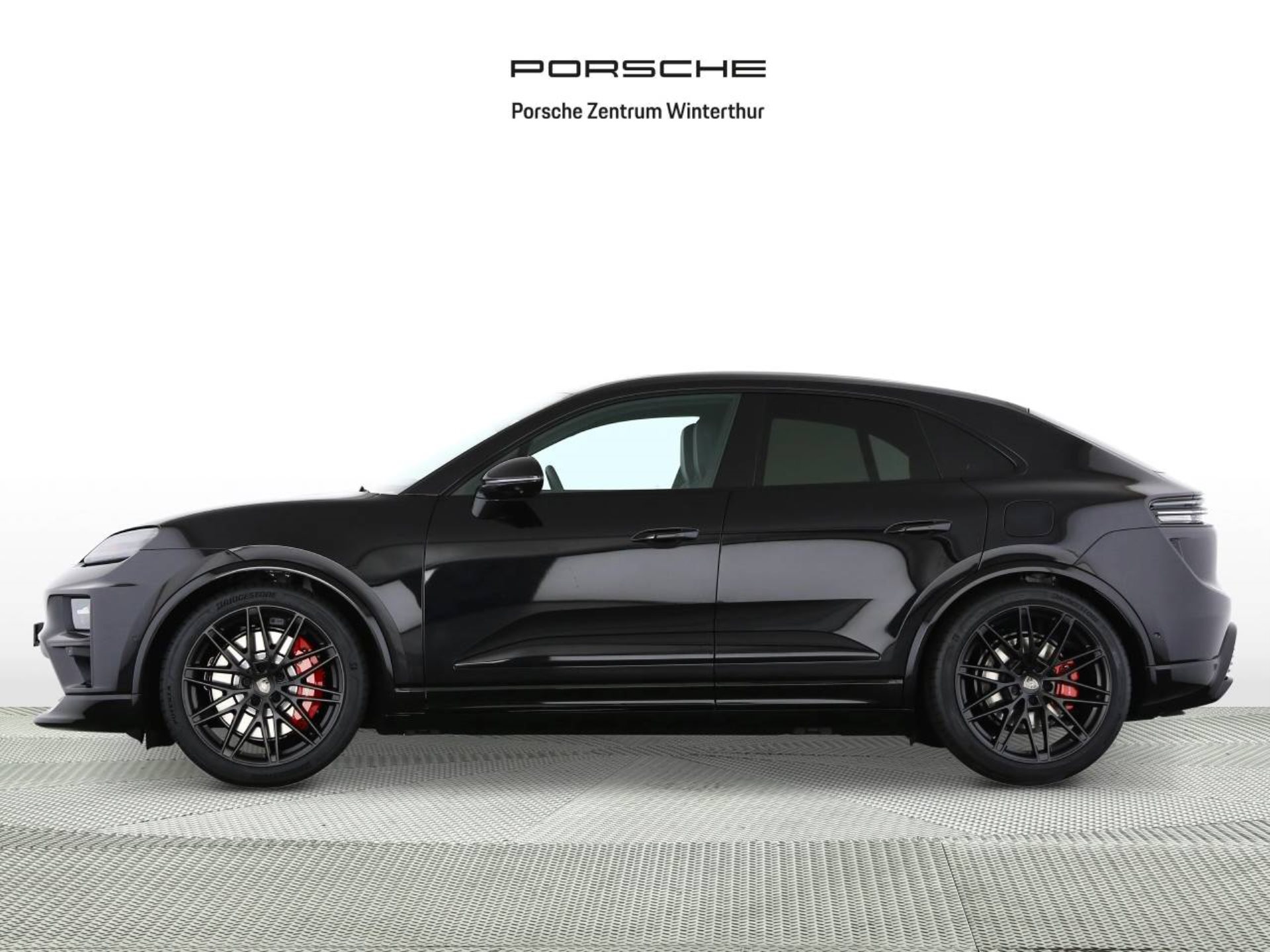 PORSCHE Macan Turbo-image-2