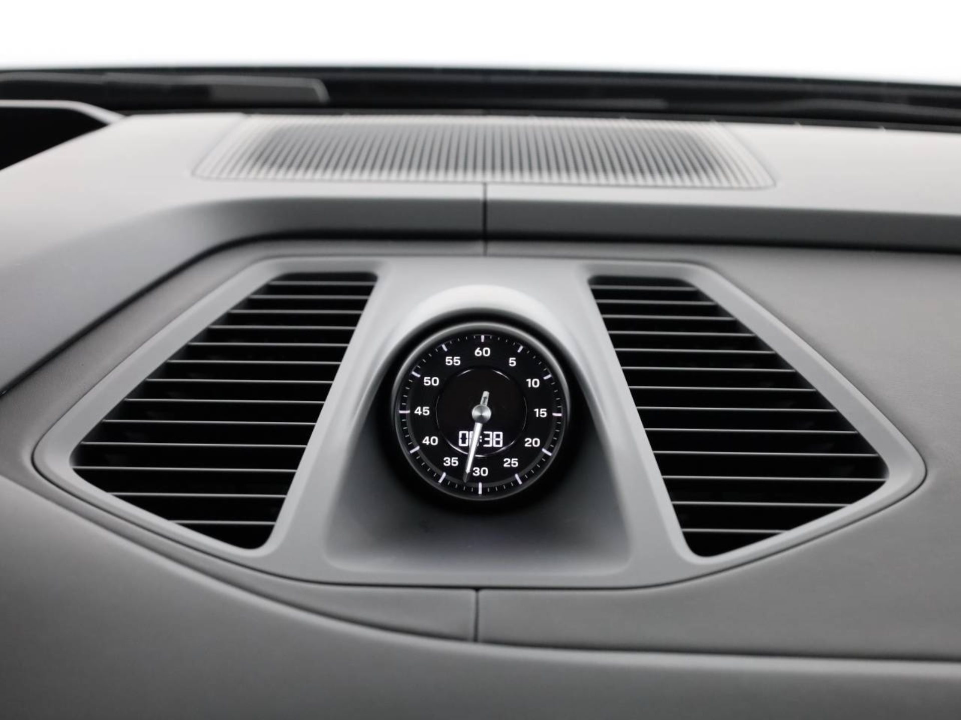 PORSCHE Macan Turbo-image-15