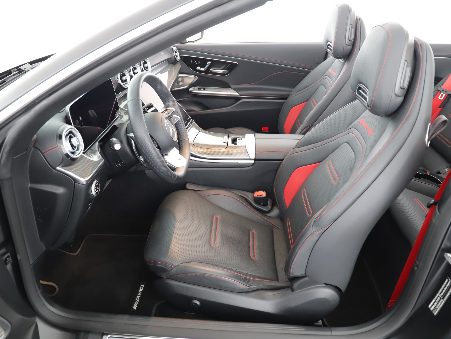 MERCEDES-BENZ CLE AMG 53 Cabrio 4Matic+-image-9