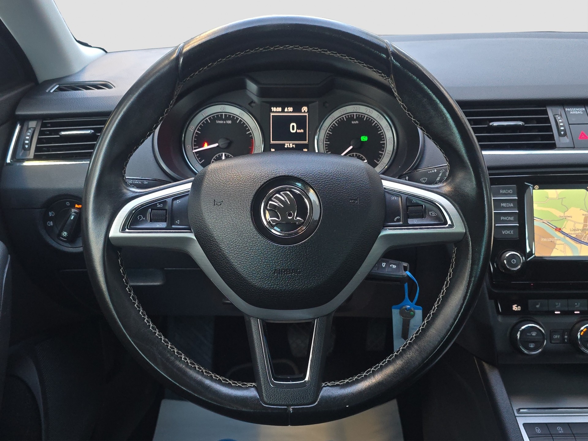 SKODA Octavia Combi 1.8 TSI Ambition 4x4 DSG-image-11