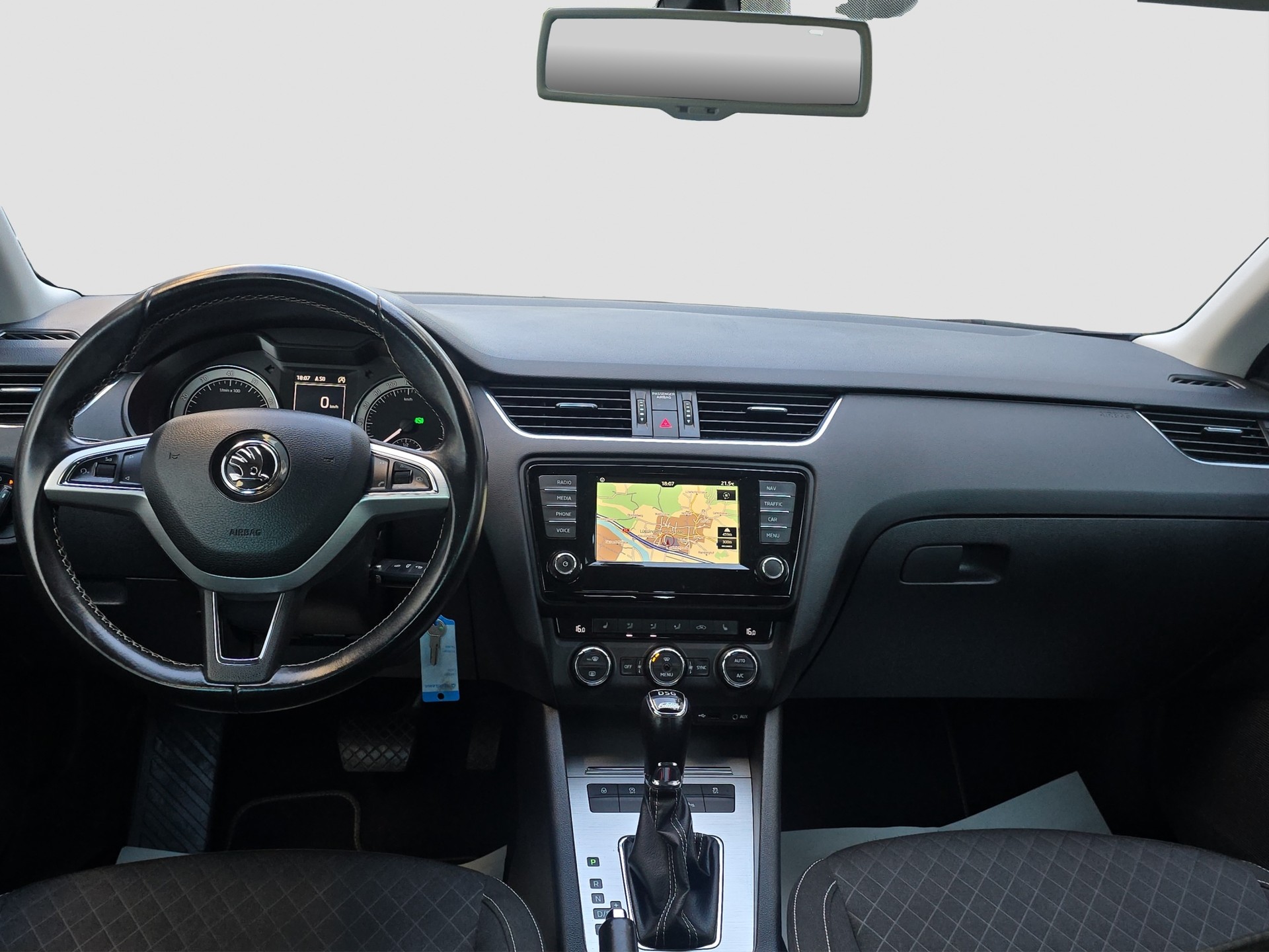 SKODA Octavia Combi 1.8 TSI Ambition 4x4 DSG-image-9