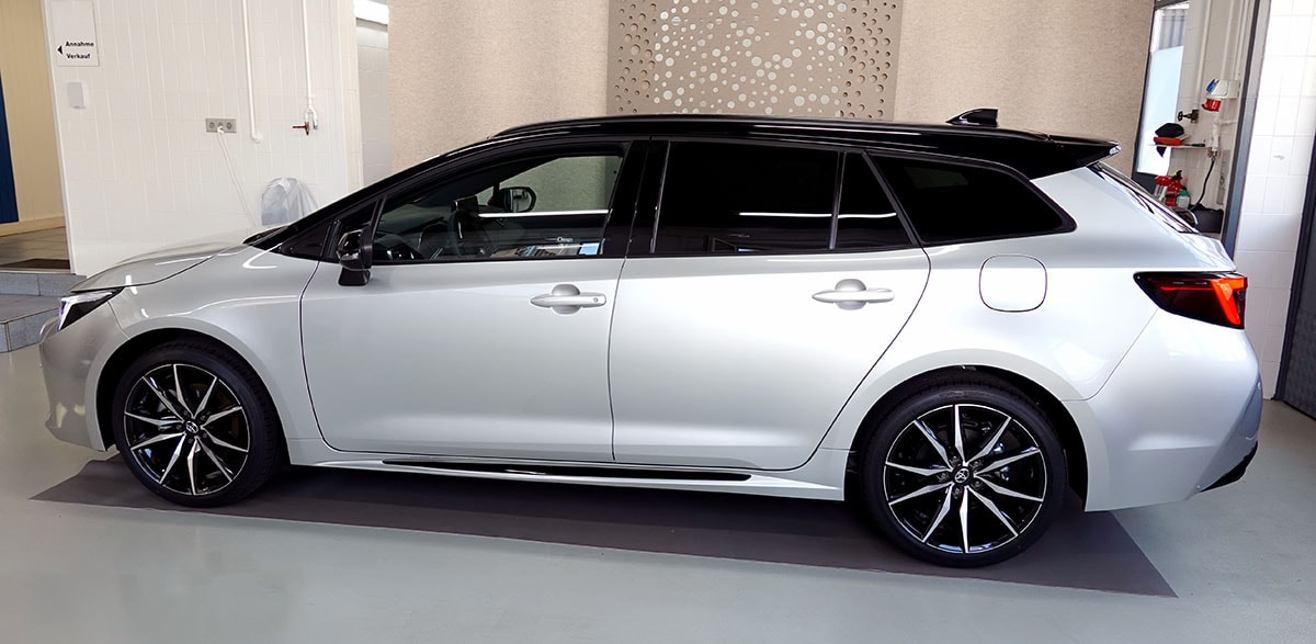 TOYOTA Corolla Touring Sports 2.0 HSD GR Sport e-CVT-image-1