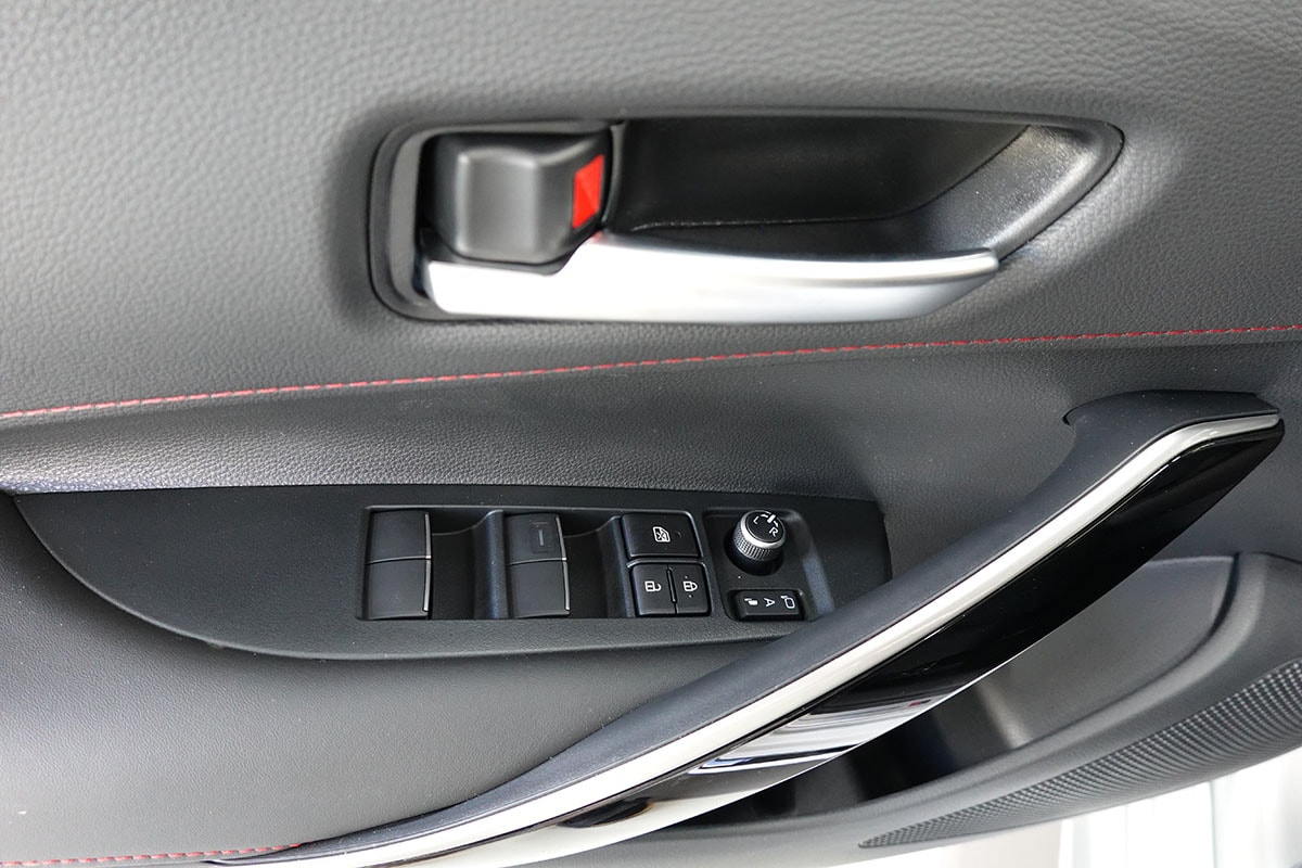 TOYOTA Corolla Touring Sports 2.0 HSD GR Sport e-CVT-image-12