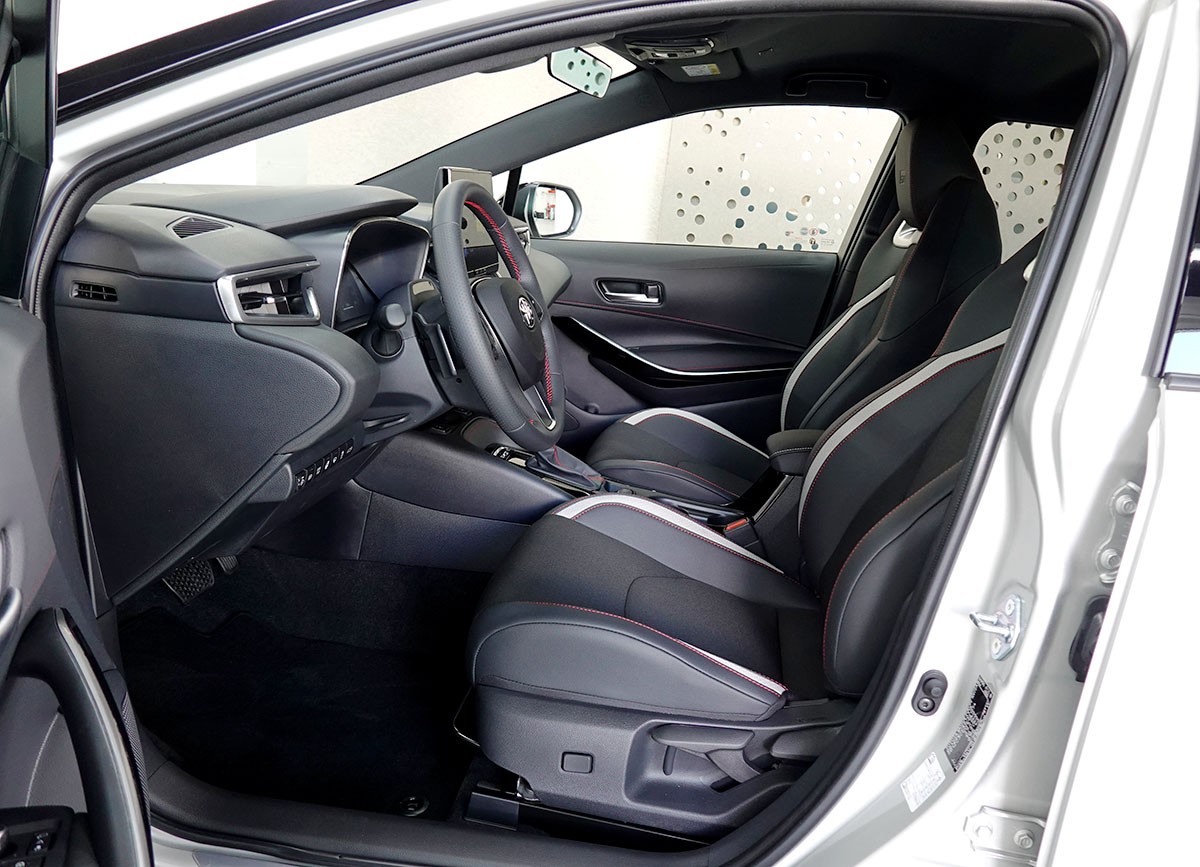 TOYOTA Corolla Touring Sports 2.0 HSD GR Sport e-CVT-image-6