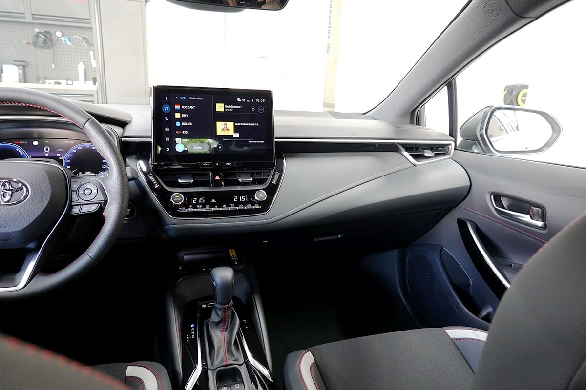 TOYOTA Corolla Touring Sports 2.0 HSD GR Sport e-CVT-image-10