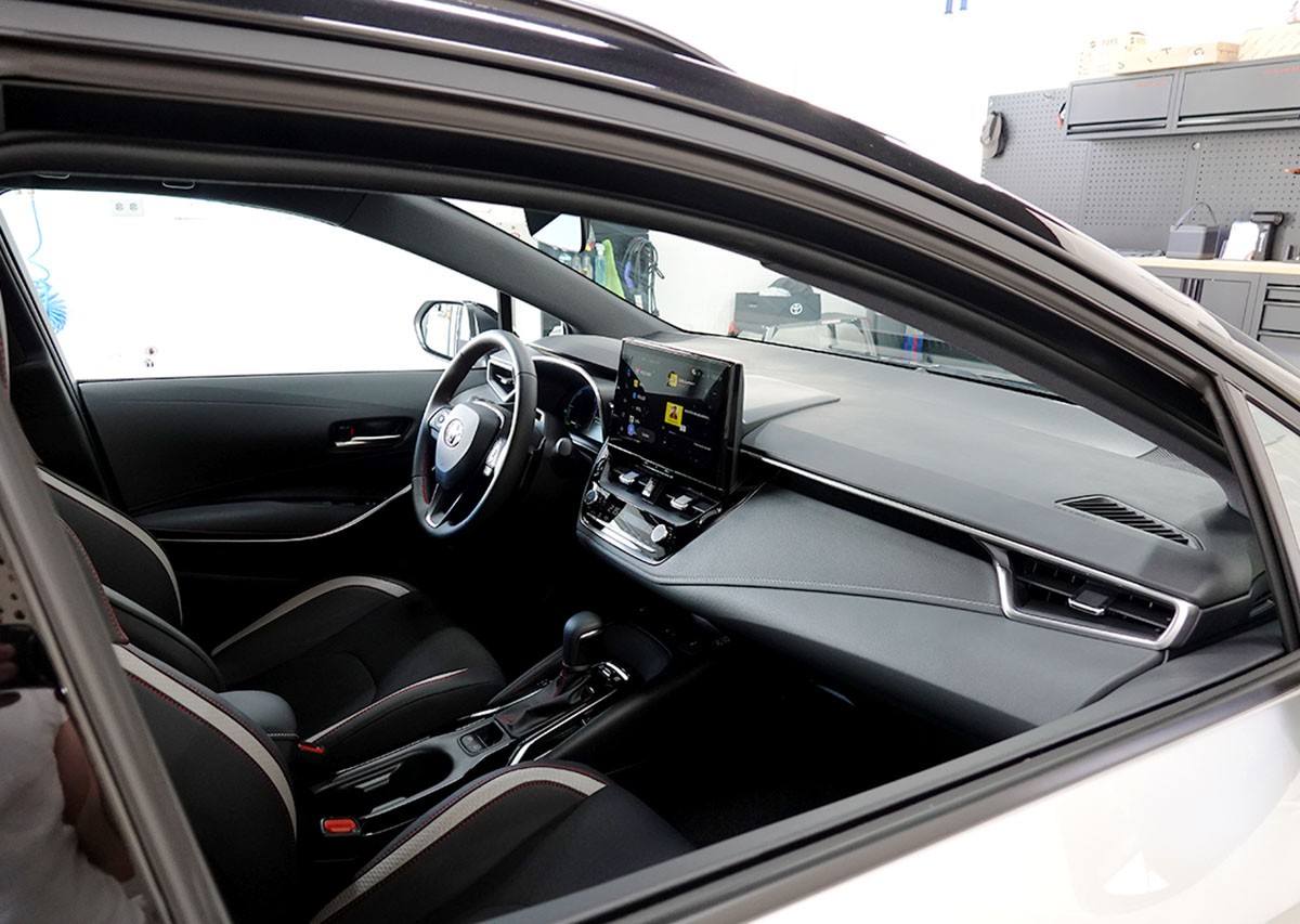 TOYOTA Corolla Touring Sports 2.0 HSD GR Sport e-CVT-image-5