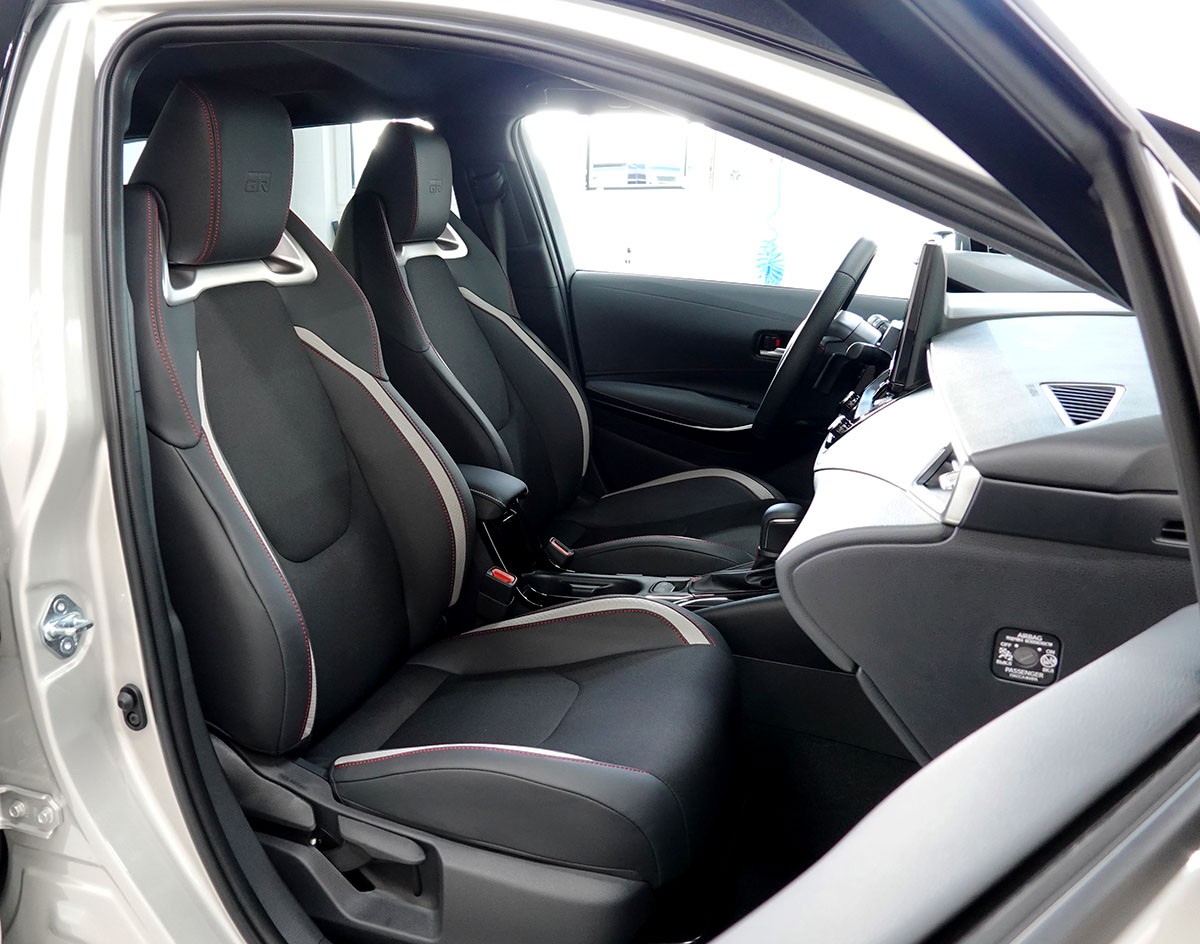 TOYOTA Corolla Touring Sports 2.0 HSD GR Sport e-CVT-image-3