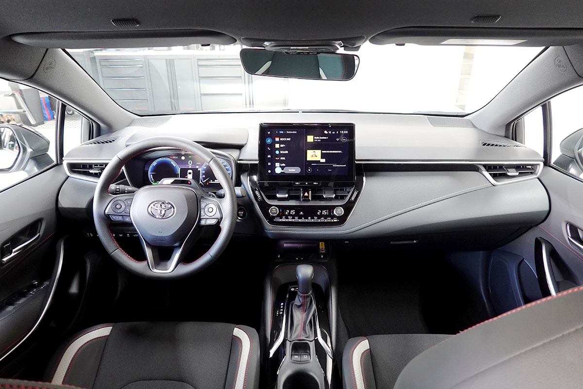 TOYOTA Corolla Touring Sports 2.0 HSD GR Sport e-CVT-image-9