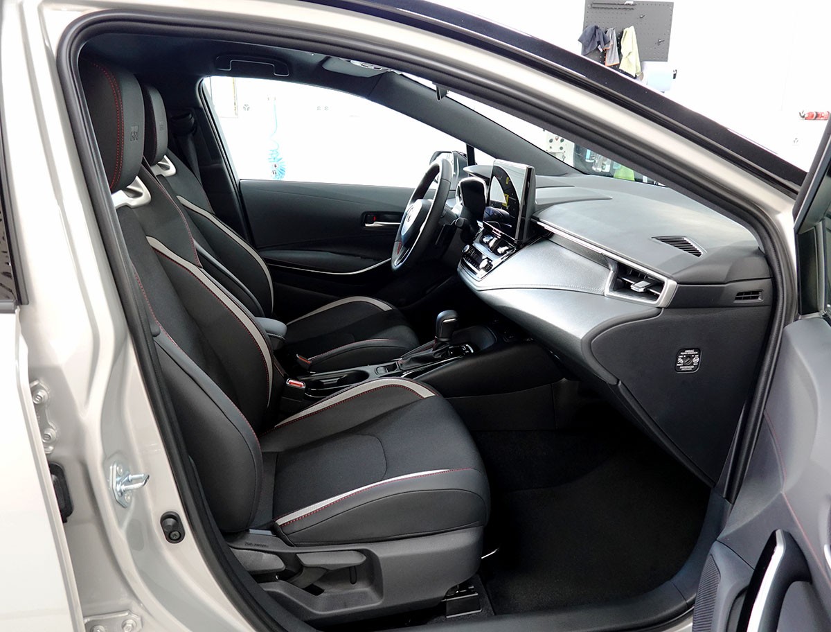 TOYOTA Corolla Touring Sports 2.0 HSD GR Sport e-CVT-image-4