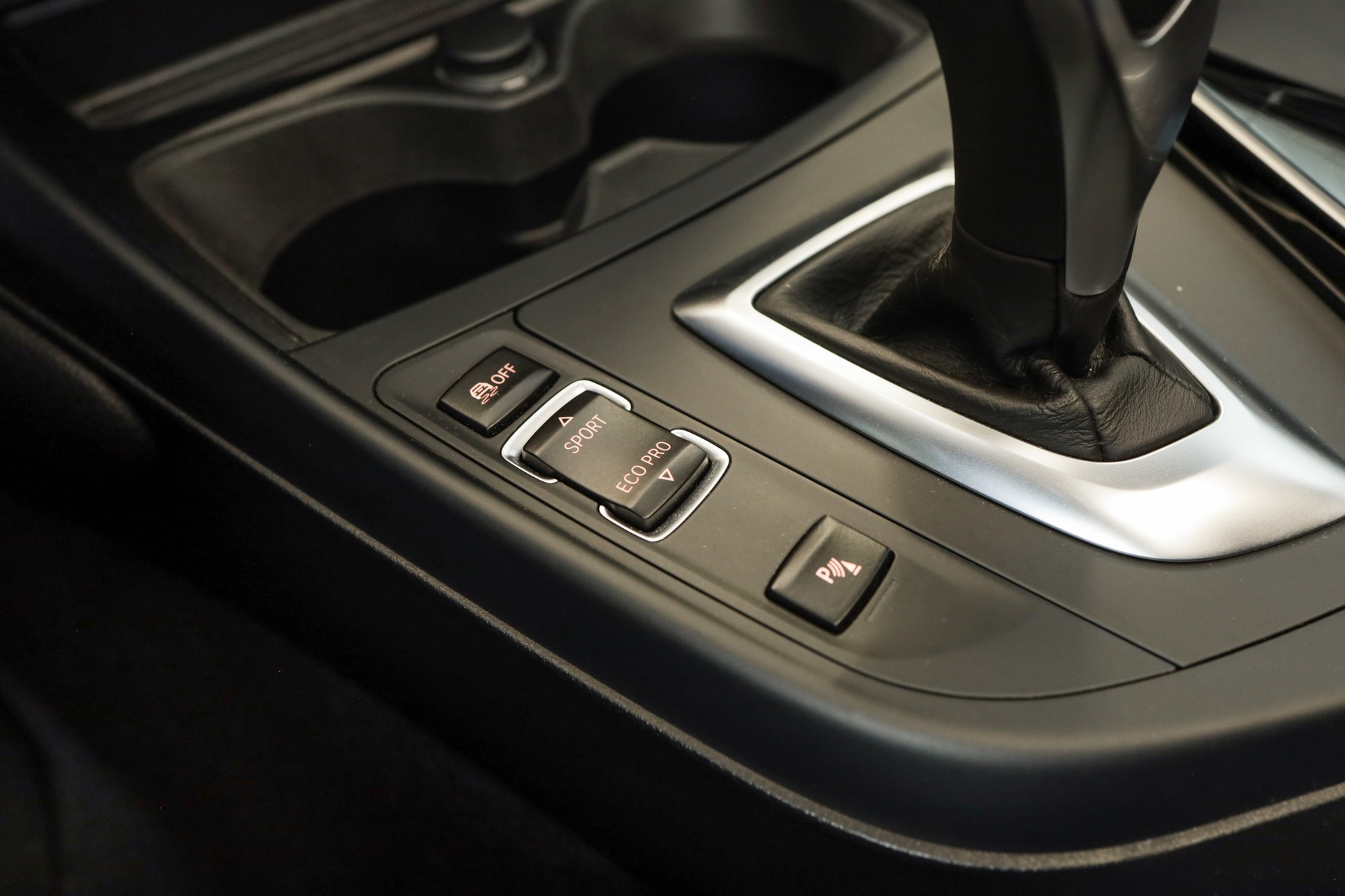 BMW M135i xDrive Steptronic Toit ouvrant / Harman Kardon / Phares LED adaptatifs-image-15