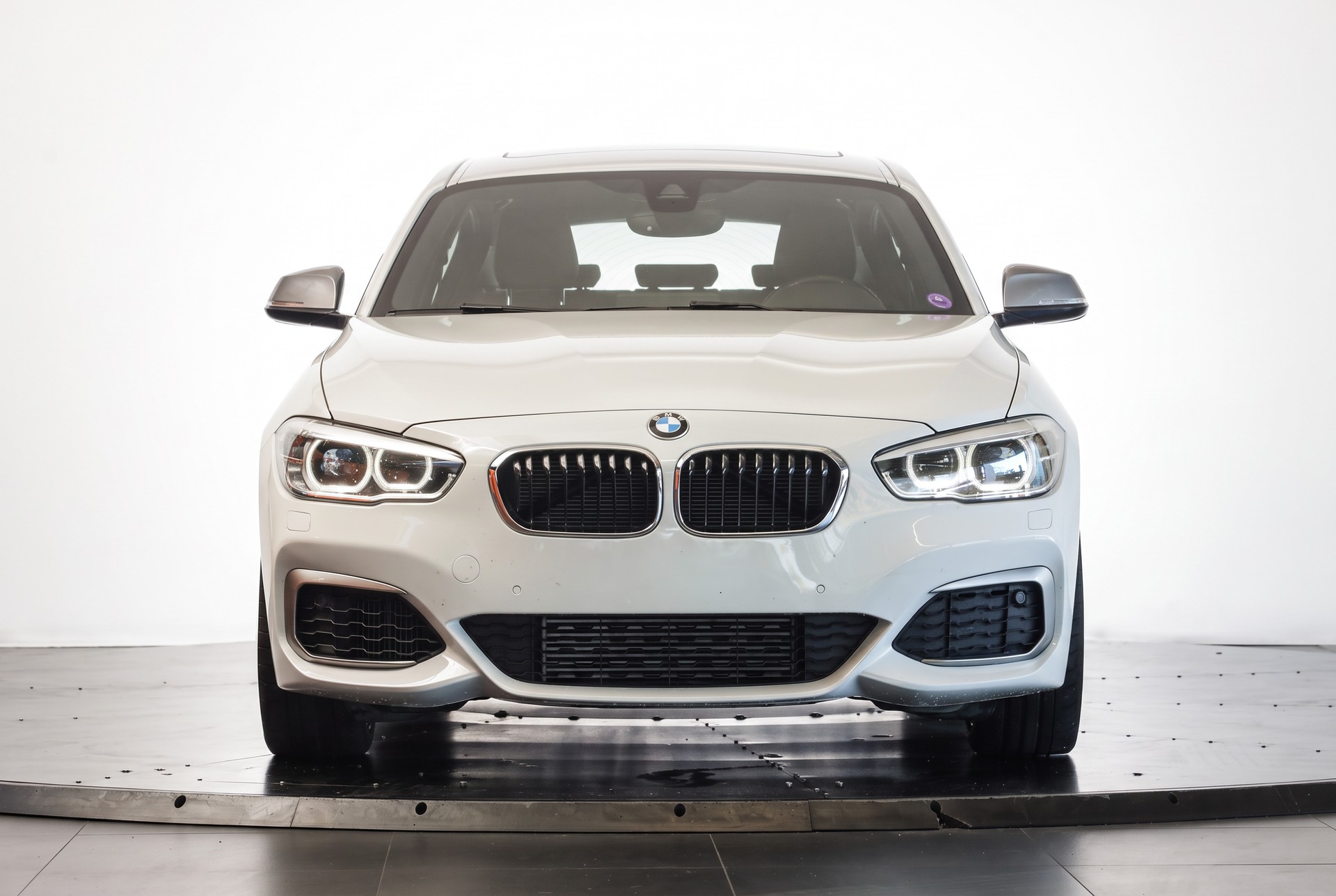 BMW M135i xDrive Steptronic Toit ouvrant / Harman Kardon / Phares LED adaptatifs-image-1