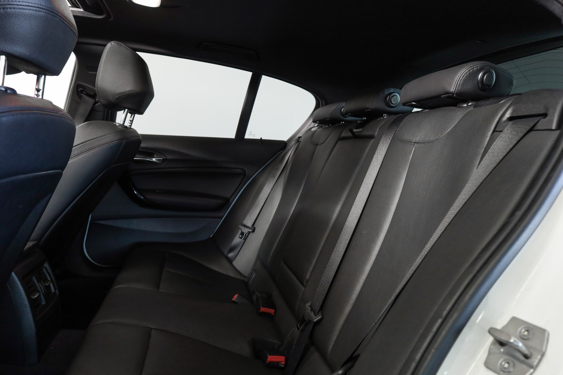 BMW M135i xDrive Steptronic Toit ouvrant / Harman Kardon / Phares LED adaptatifs-image-26