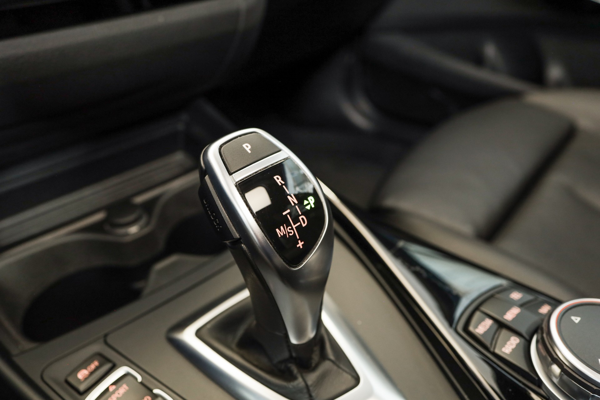 BMW M135i xDrive Steptronic Toit ouvrant / Harman Kardon / Phares LED adaptatifs-image-14