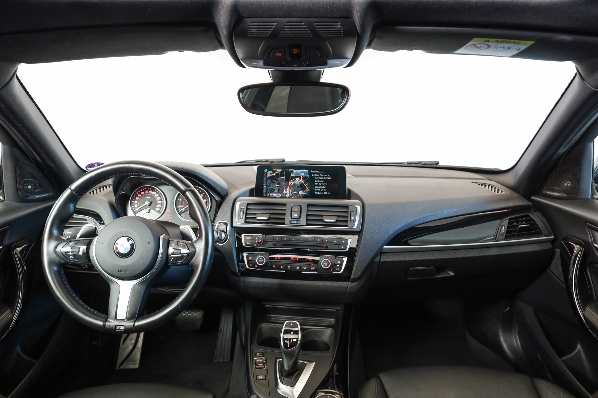 BMW M135i xDrive Steptronic Toit ouvrant / Harman Kardon / Phares LED adaptatifs-image-11