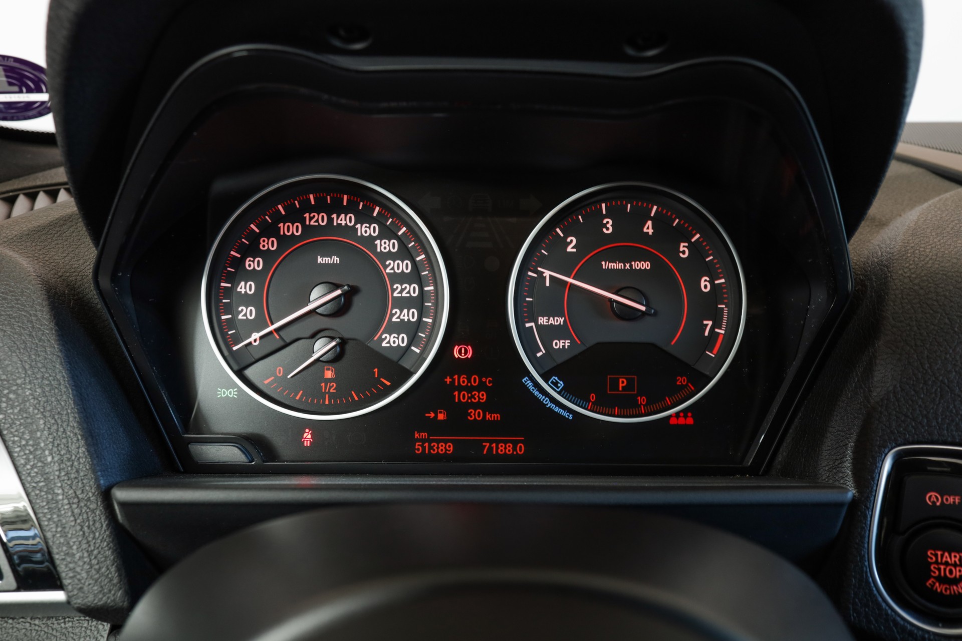 BMW M135i xDrive Steptronic Toit ouvrant / Harman Kardon / Phares LED adaptatifs-image-22