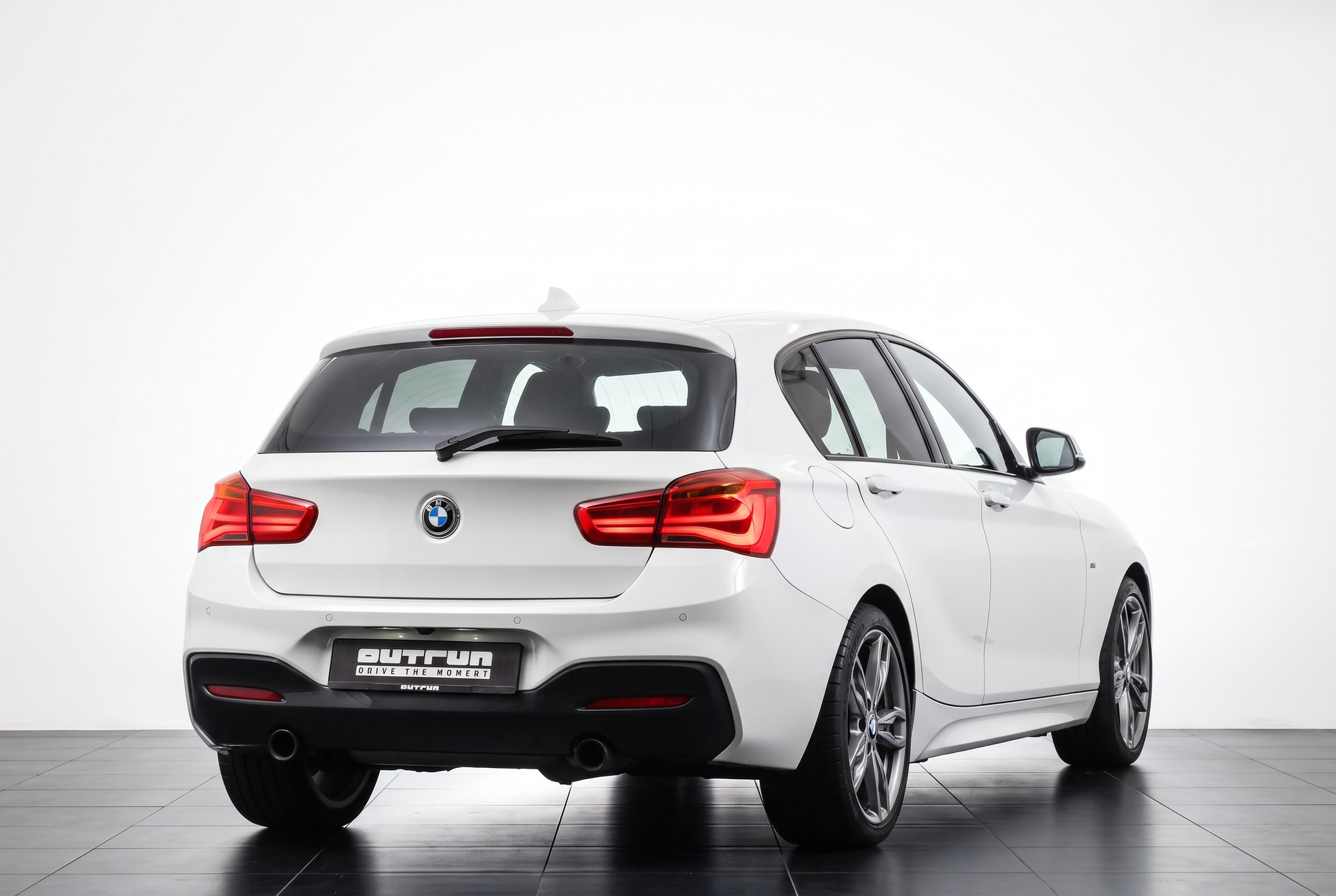 BMW M135i xDrive Steptronic Toit ouvrant / Harman Kardon / Phares LED adaptatifs-image-4