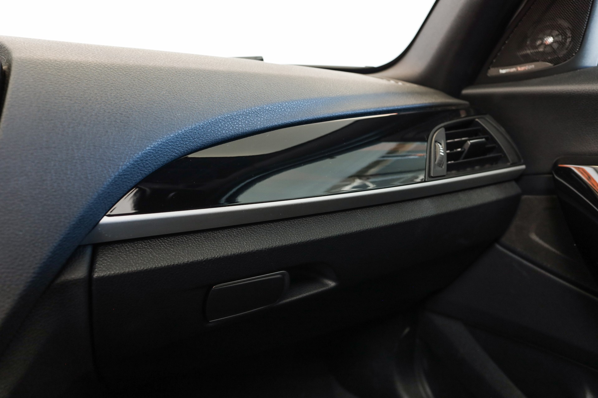 BMW M135i xDrive Steptronic Toit ouvrant / Harman Kardon / Phares LED adaptatifs-image-21