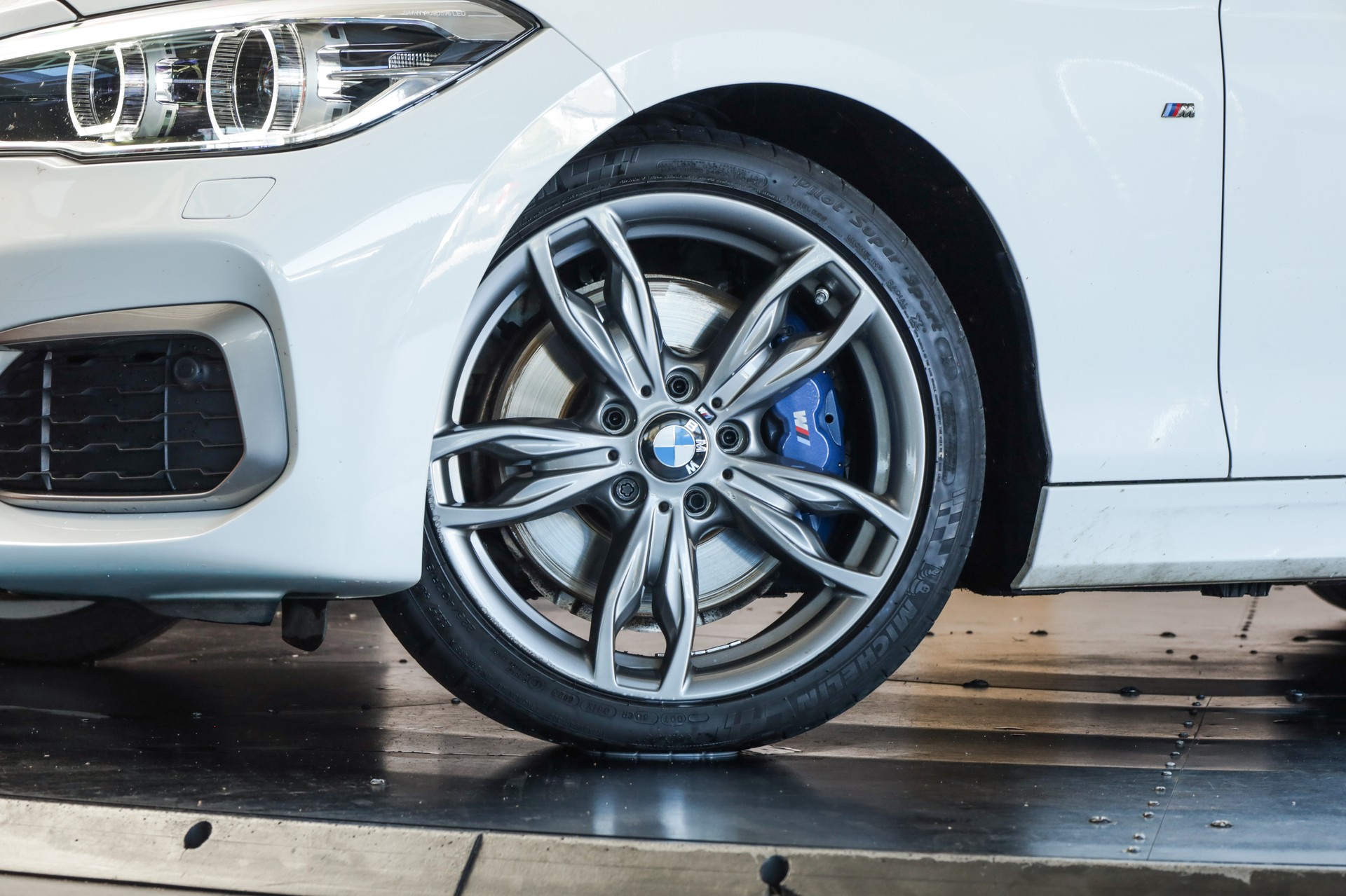 BMW M135i xDrive Steptronic Toit ouvrant / Harman Kardon / Phares LED adaptatifs-image-8