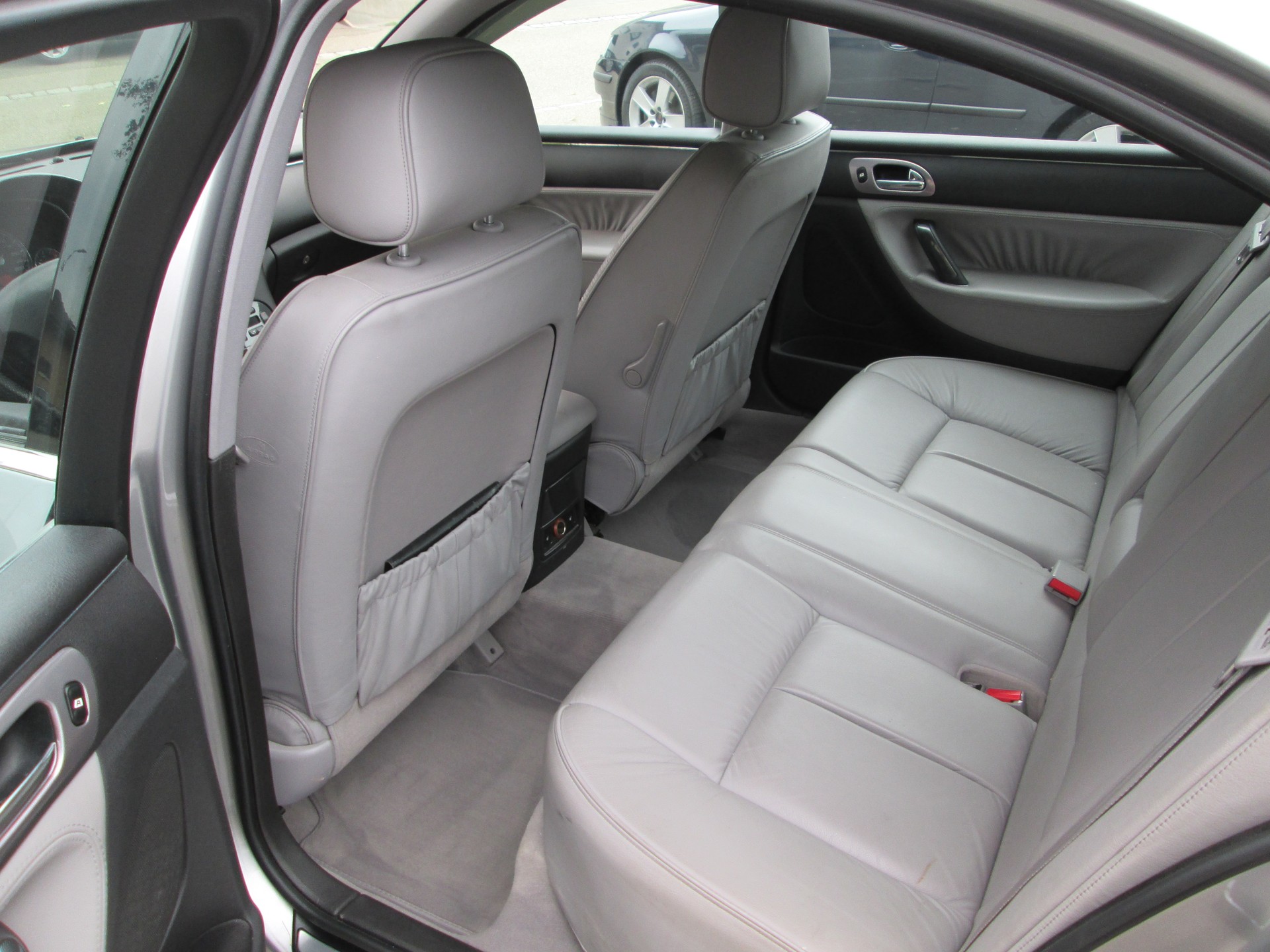 PEUGEOT 607 3.0 24V Luxe-image-8
