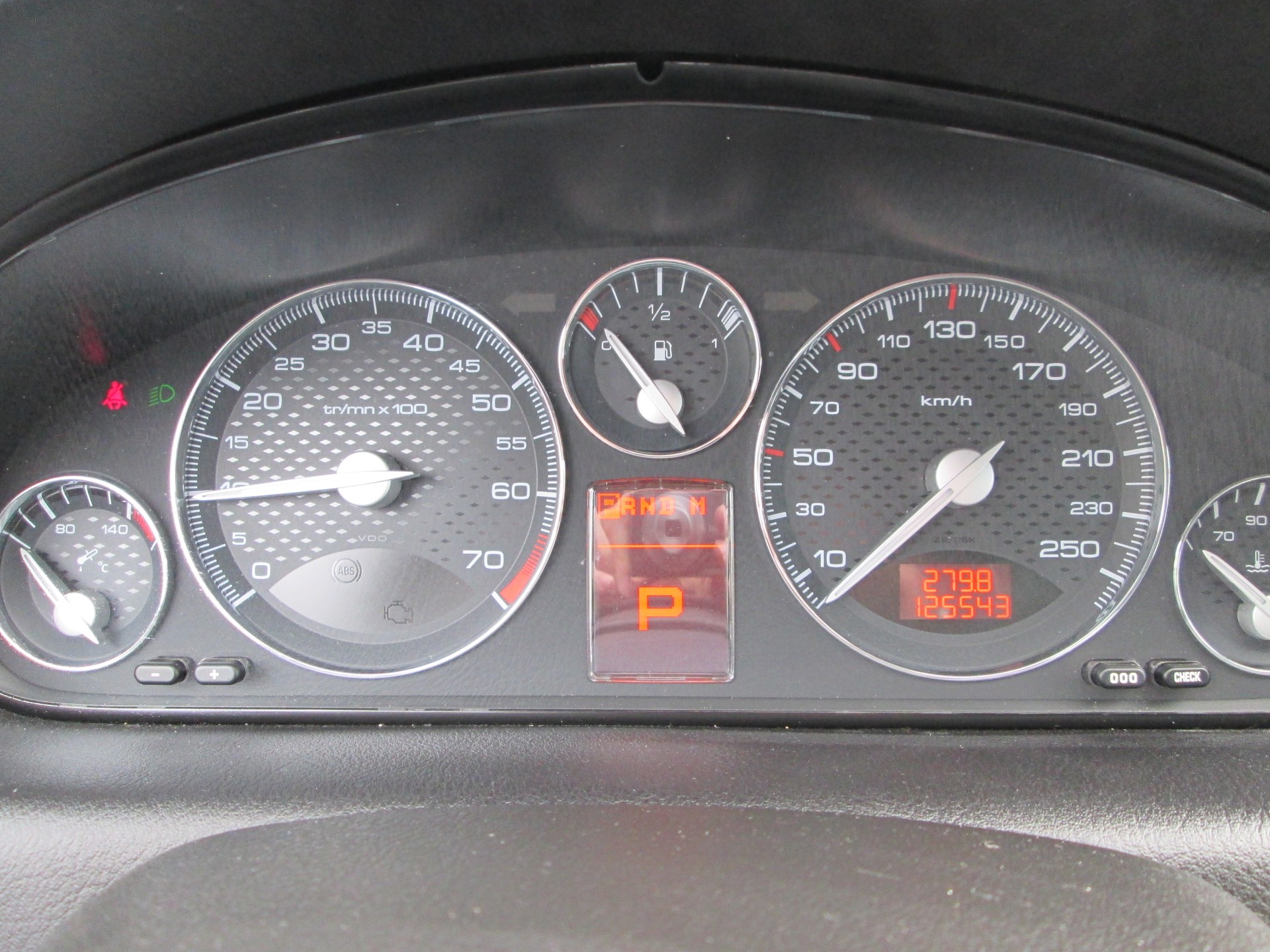 PEUGEOT 607 3.0 24V Luxe-image-12