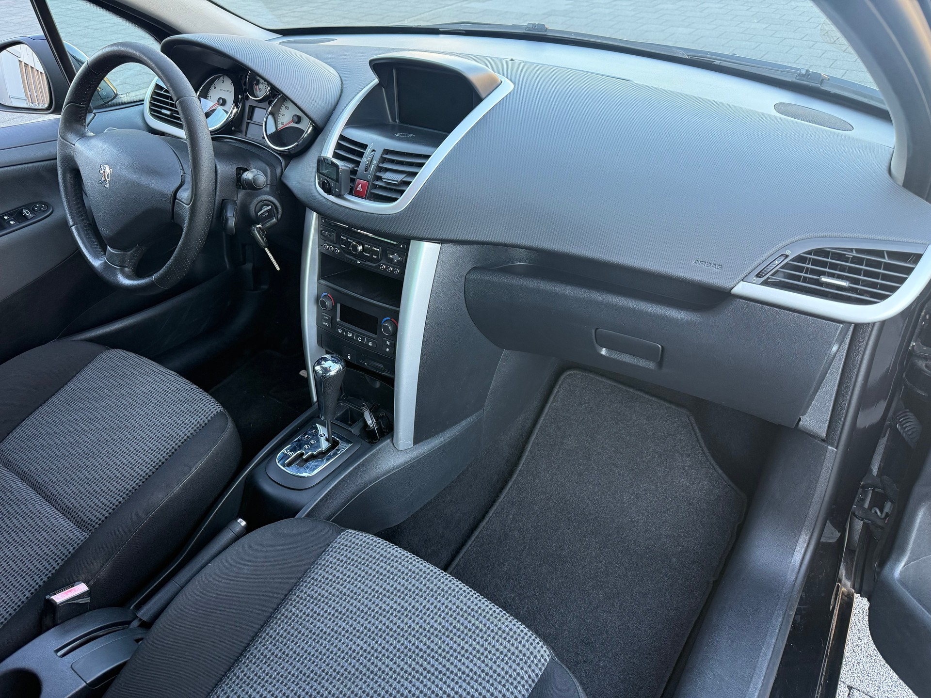 PEUGEOT 207 SW 1.6 16V Sport Automatic-image-7