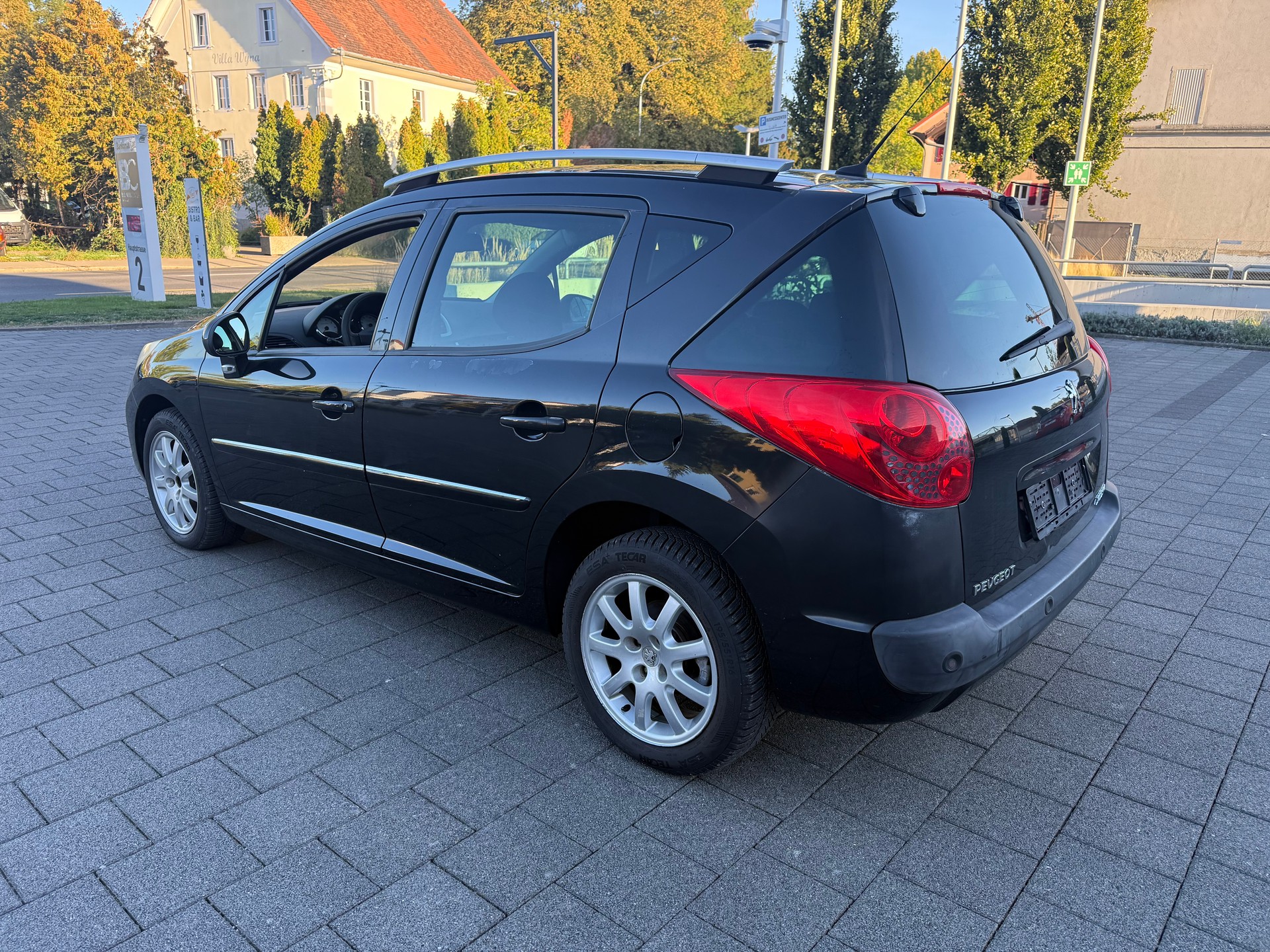 PEUGEOT 207 SW 1.6 16V Sport Automatic-image-3