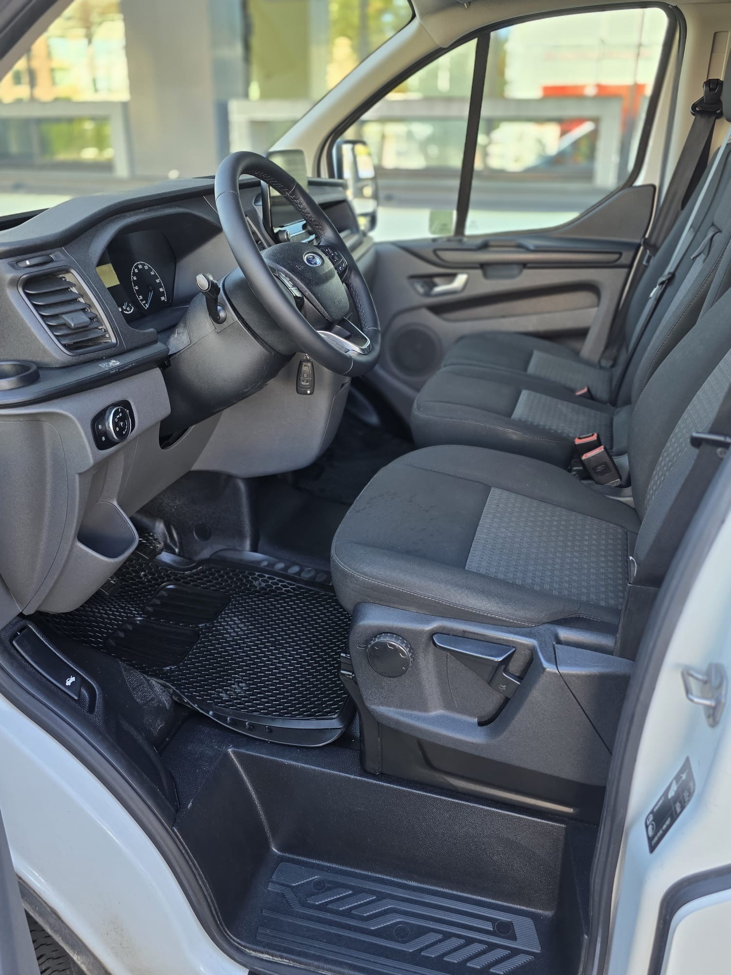 FORD Transit Custom Van 300 L2H1 DK Trend-image-9