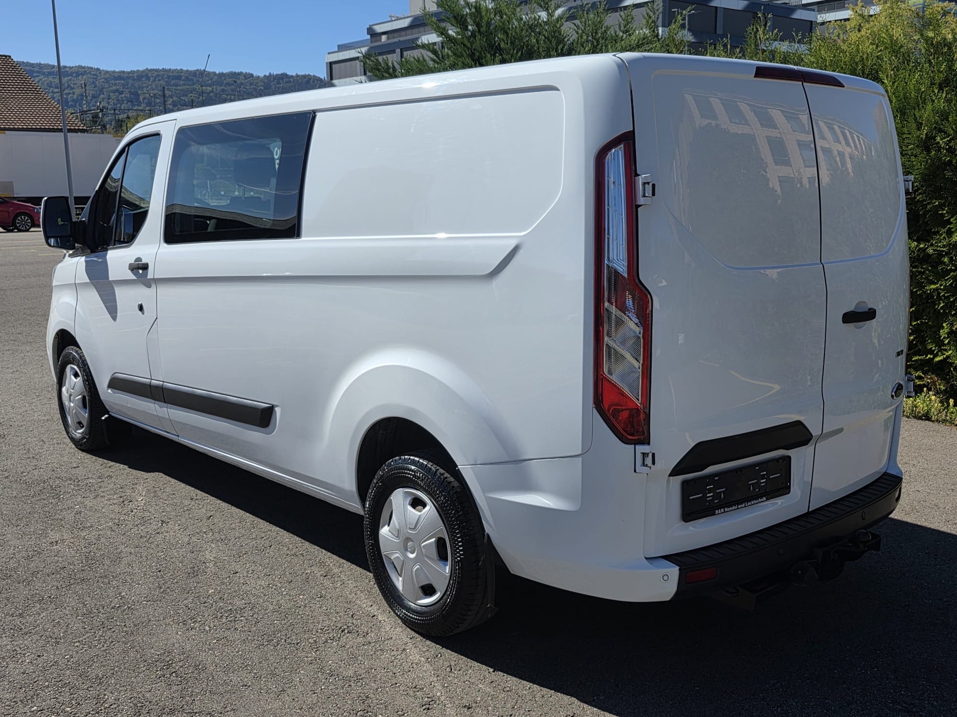 FORD Transit Custom Van 300 L2H1 DK Trend-image-4
