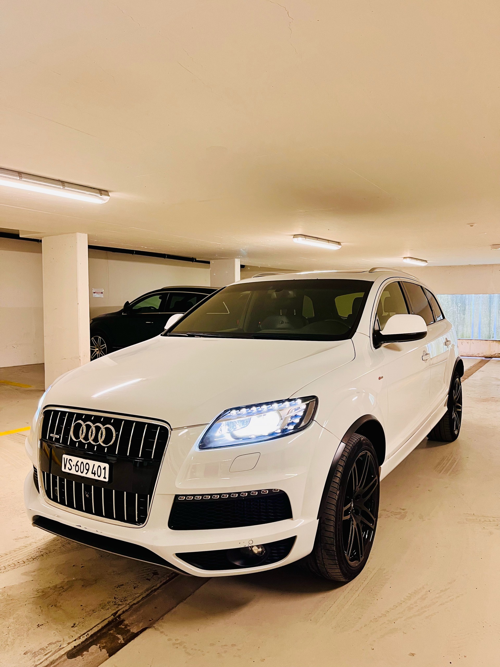 AUDI 4.2 V8 TDI quattro T-Tronic-image-1