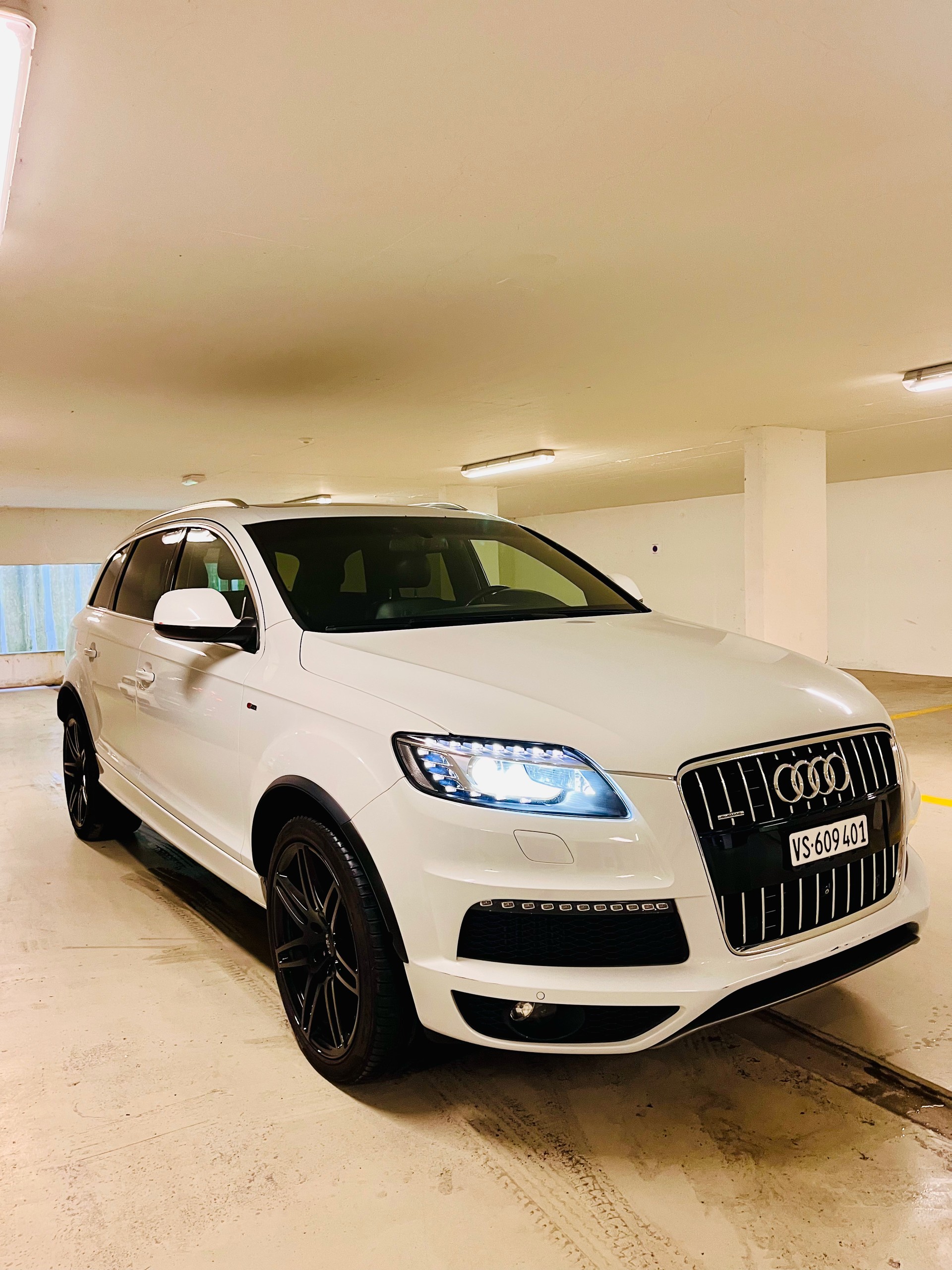 AUDI 4.2 V8 TDI quattro T-Tronic-image-2