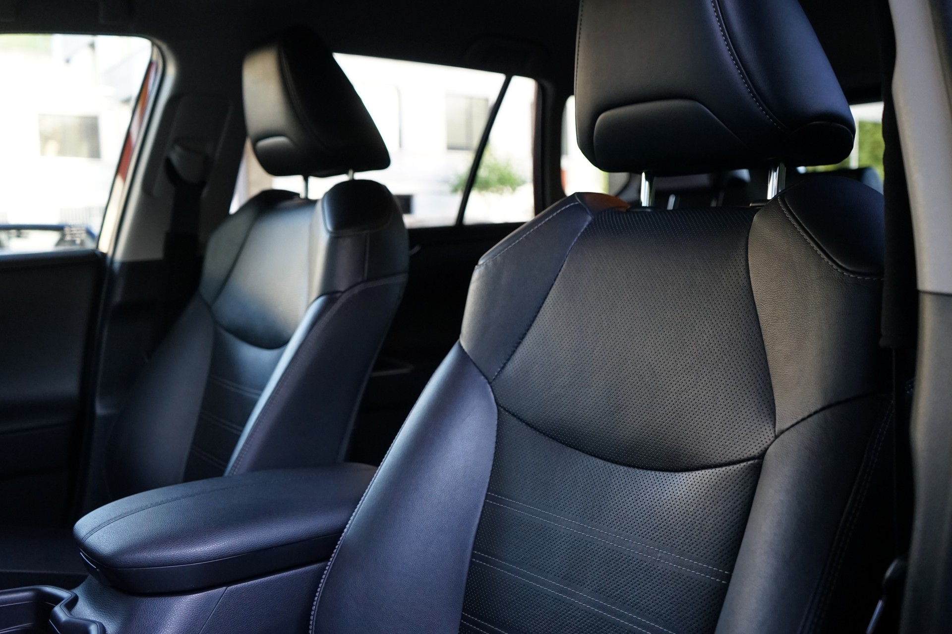 TOYOTA RAV-4 2.0 Premium Multidrive S 4WD-image-5