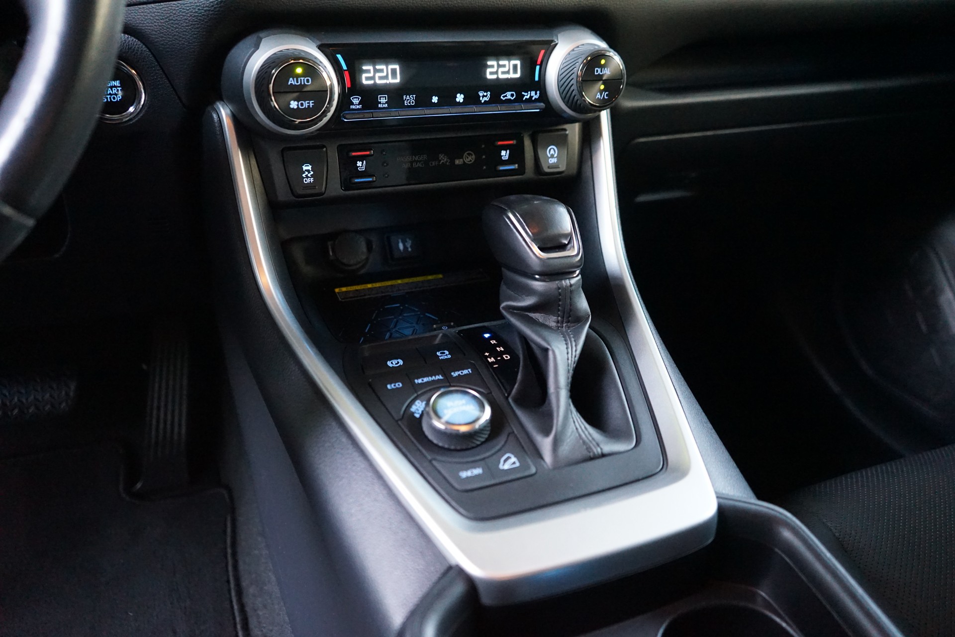 TOYOTA RAV-4 2.0 Premium Multidrive S 4WD-image-13