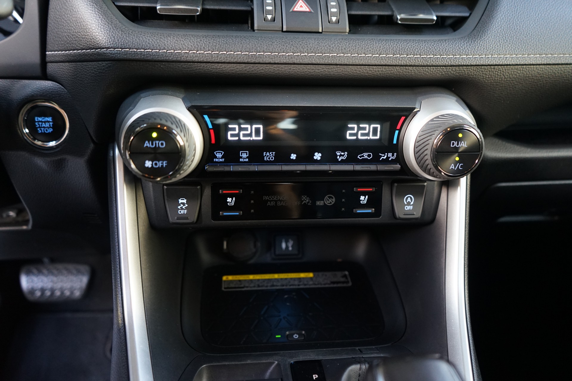 TOYOTA RAV-4 2.0 Premium Multidrive S 4WD-image-12