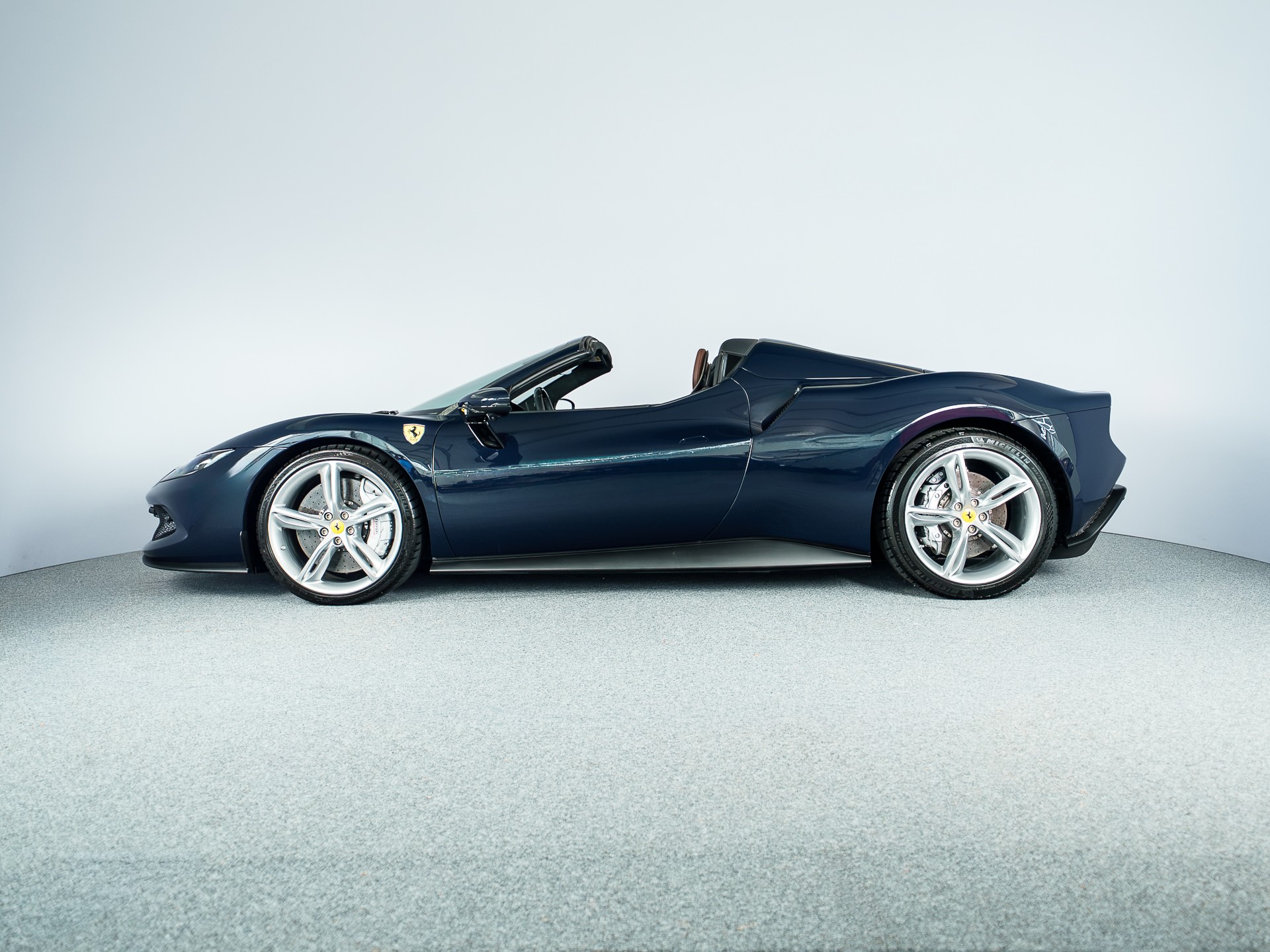 FERRARI 296 GTS-image-2