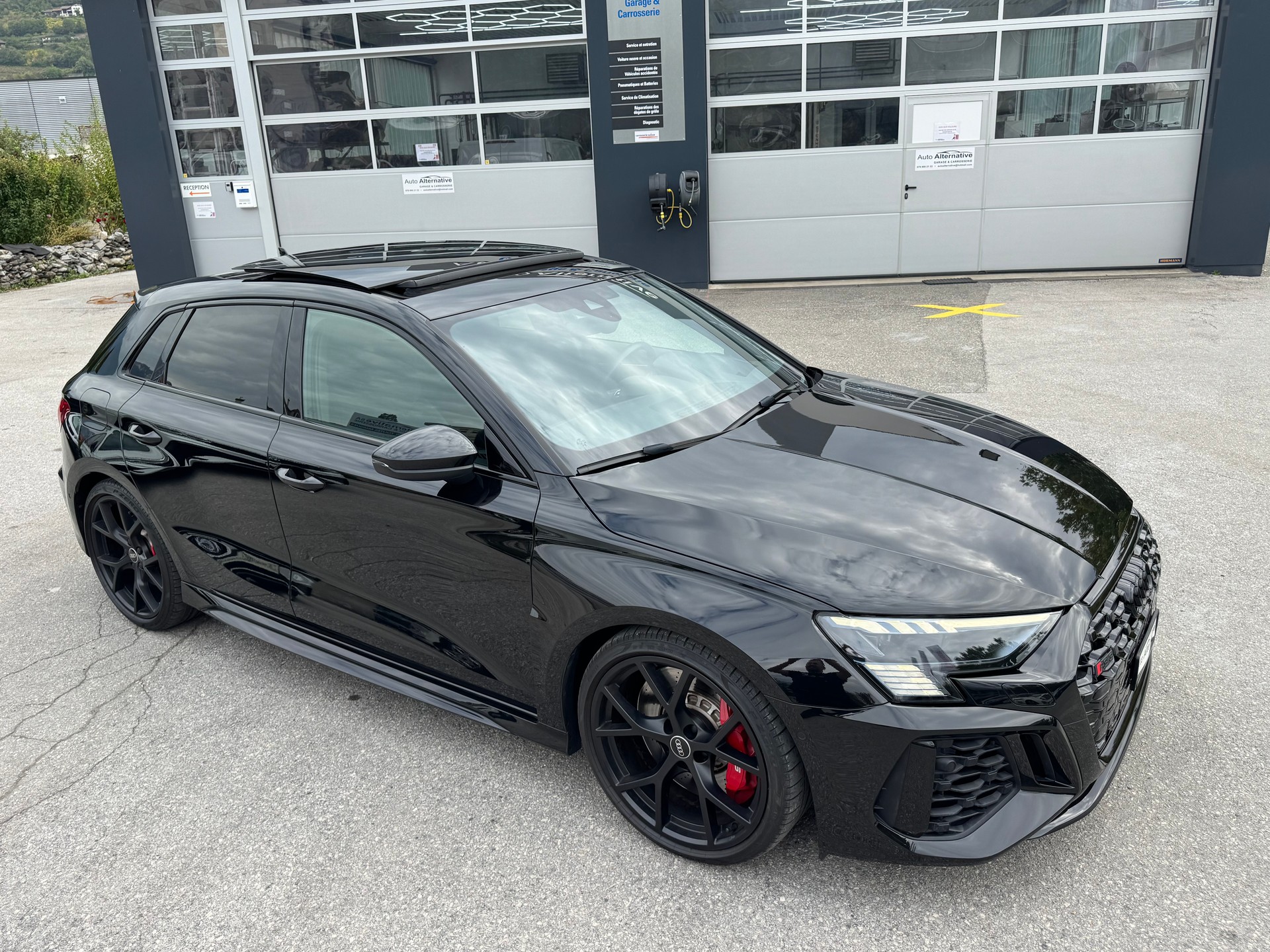 AUDI RS3 Sportback 2.5 TSI quattro S-tronic-image-21