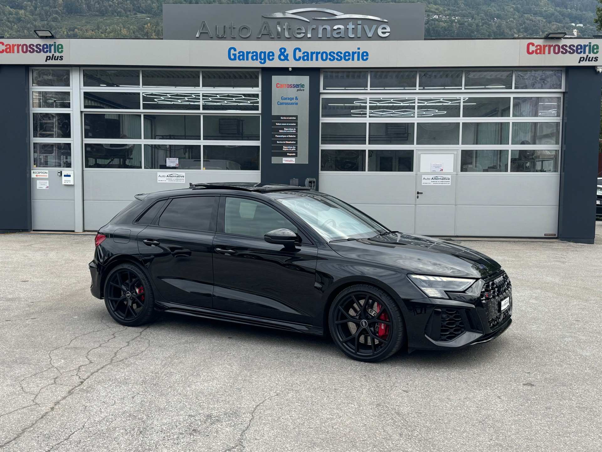 AUDI RS3 Sportback 2.5 TSI quattro S-tronic-image-22