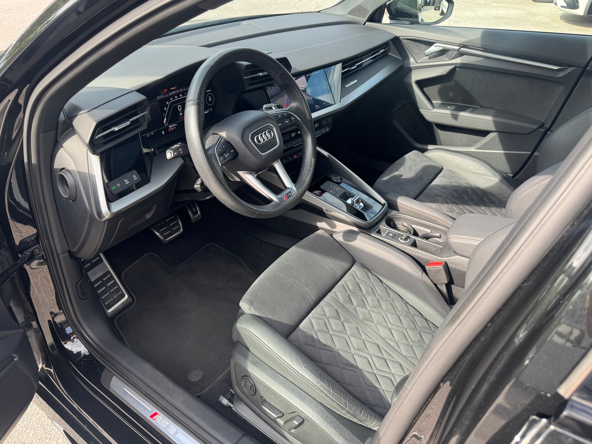 AUDI RS3 Sportback 2.5 TSI quattro S-tronic-image-15