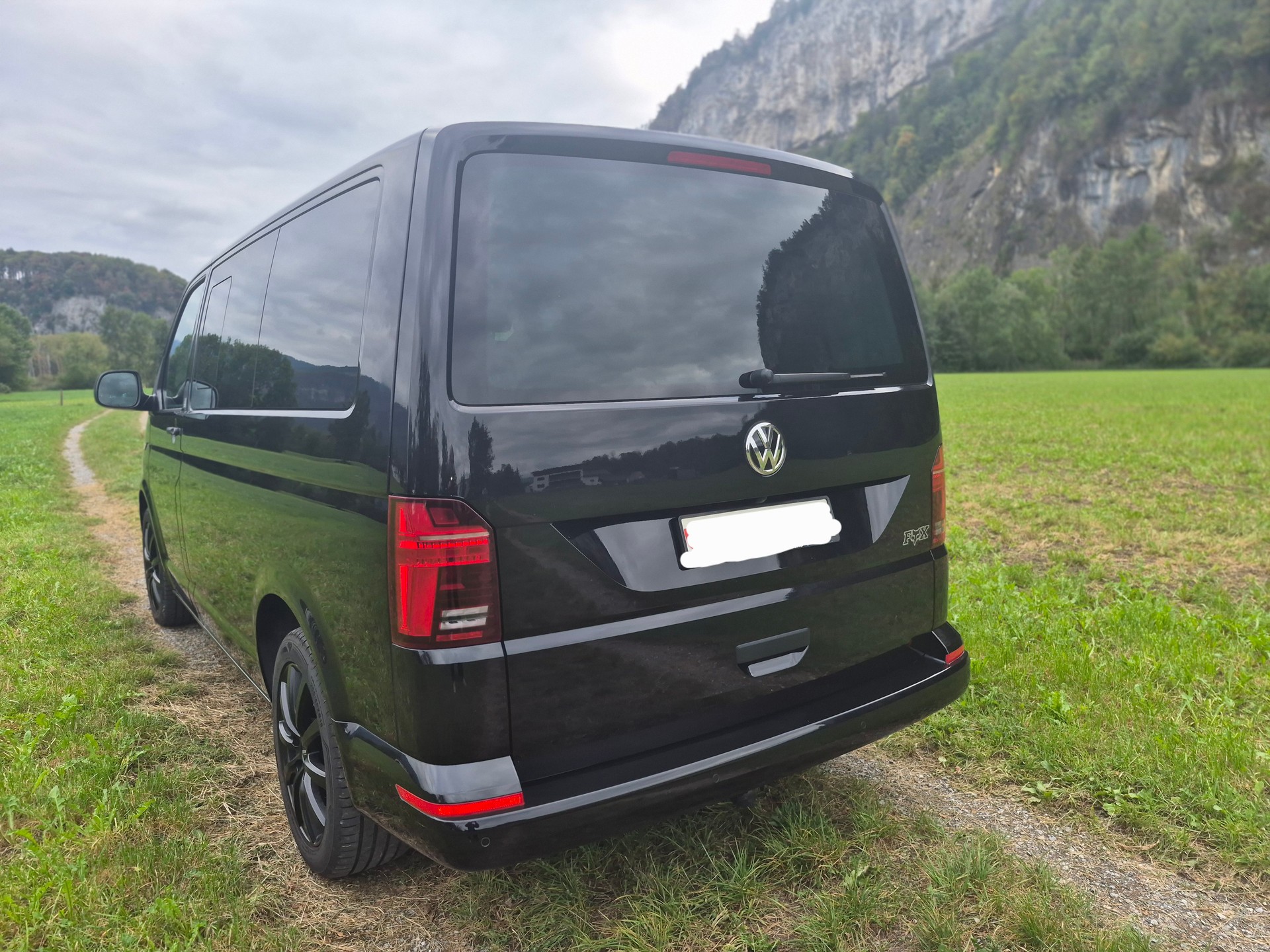VW VW T6.1 Multivan 2.0 TDI Trendline Liberty 4 Motion DSG-image-5