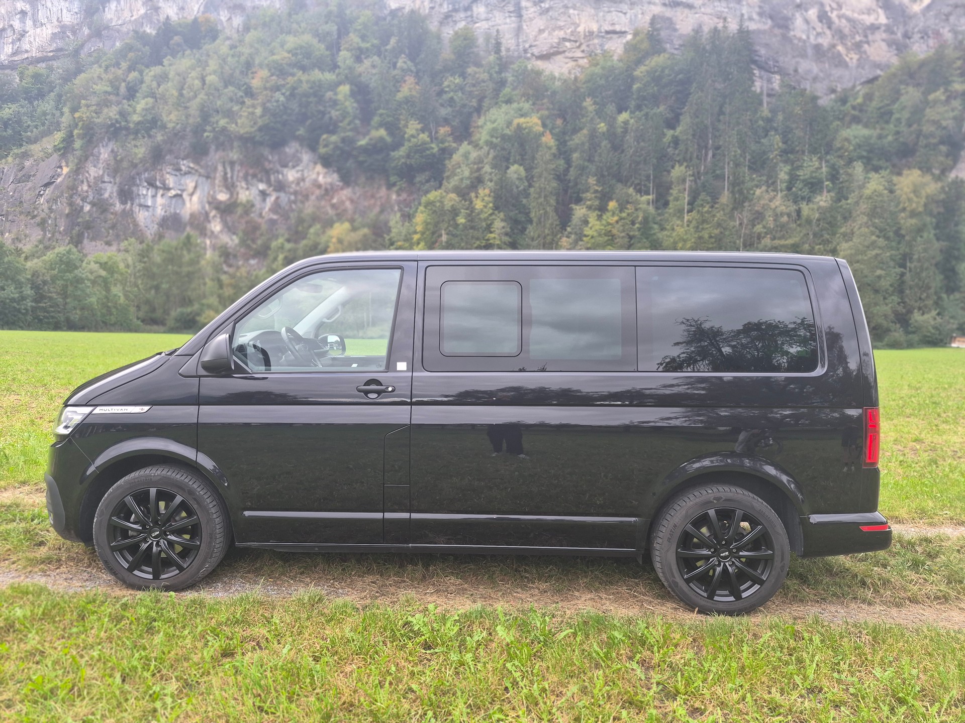 VW VW T6.1 Multivan 2.0 TDI Trendline Liberty 4 Motion DSG-image-0