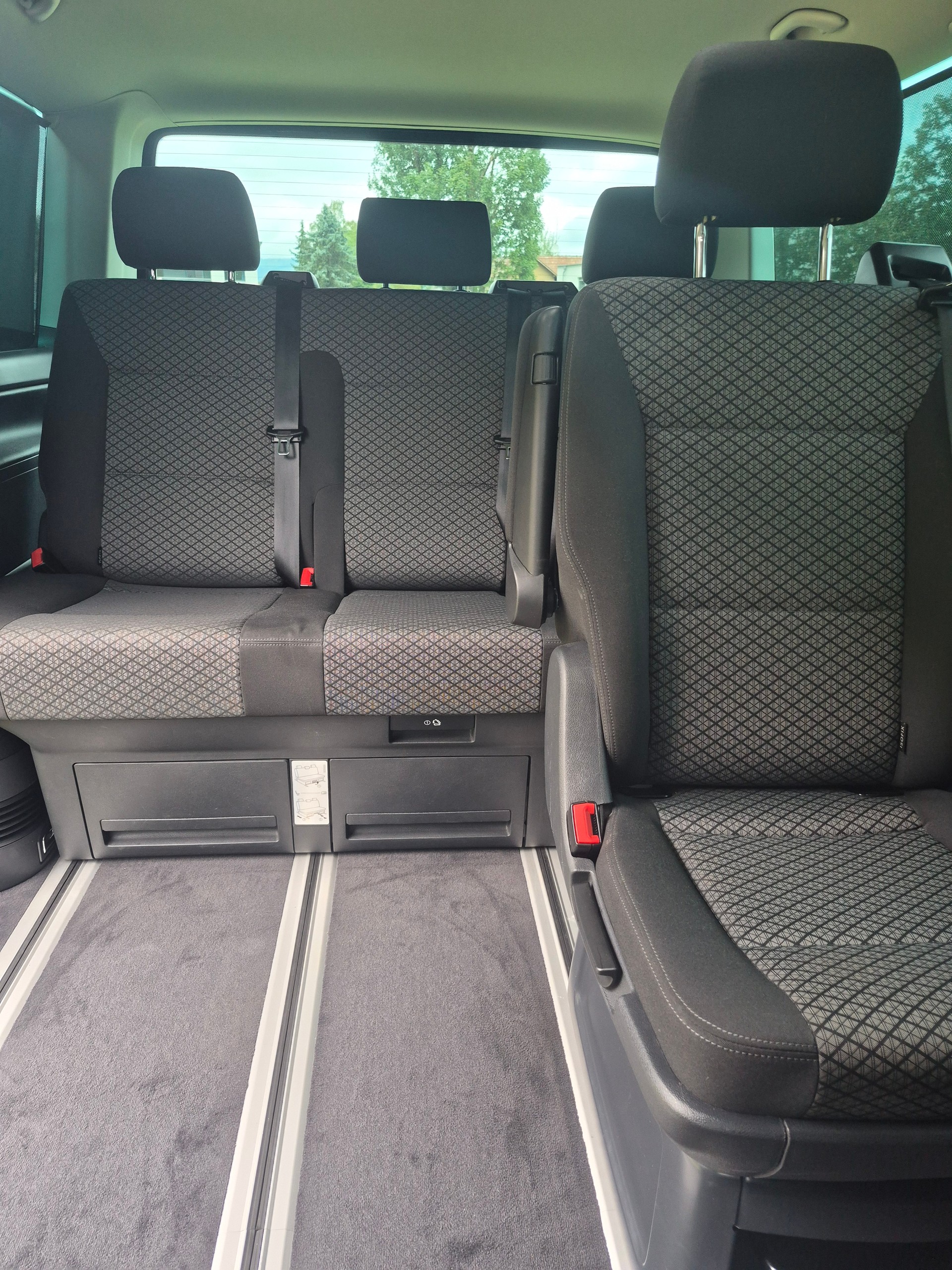 VW VW T6.1 Multivan 2.0 TDI Trendline Liberty 4 Motion DSG-image-4