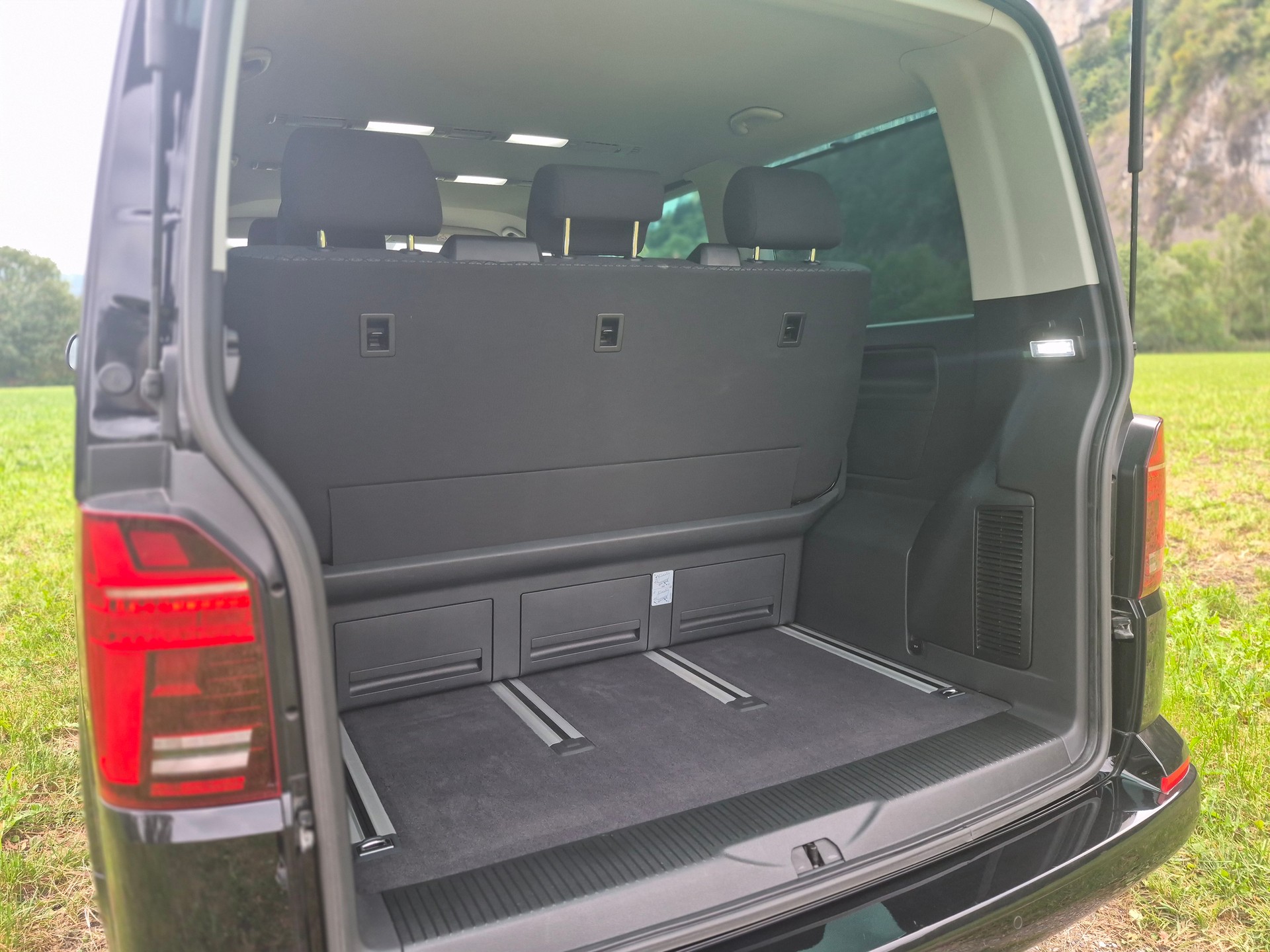 VW VW T6.1 Multivan 2.0 TDI Trendline Liberty 4 Motion DSG-image-3