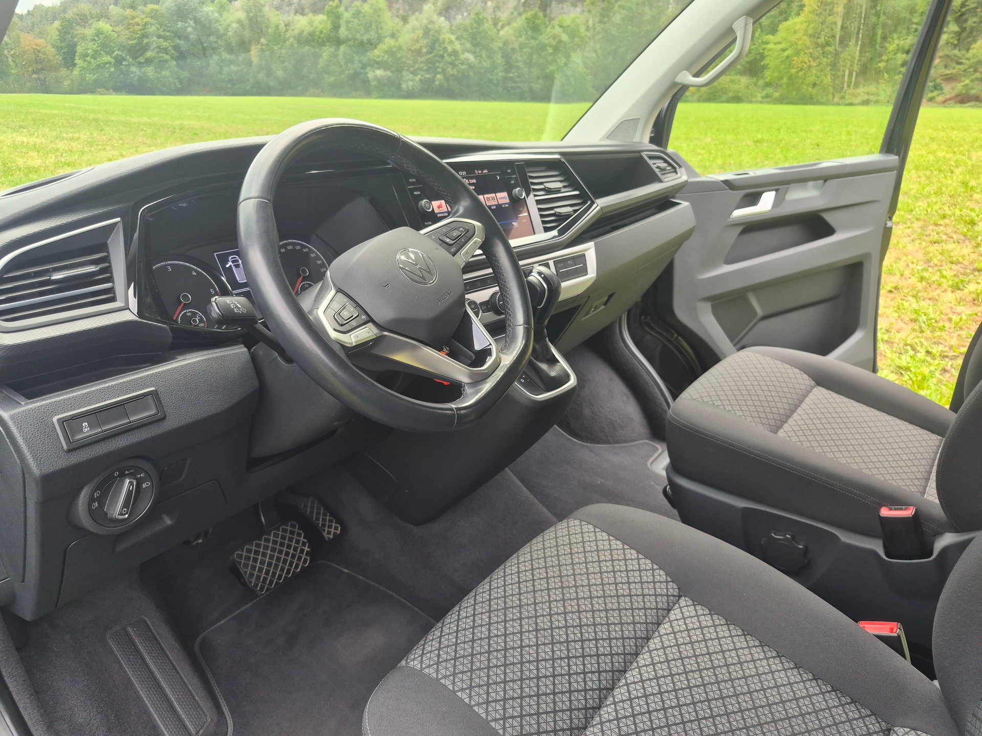 VW VW T6.1 Multivan 2.0 TDI Trendline Liberty 4 Motion DSG-image-2