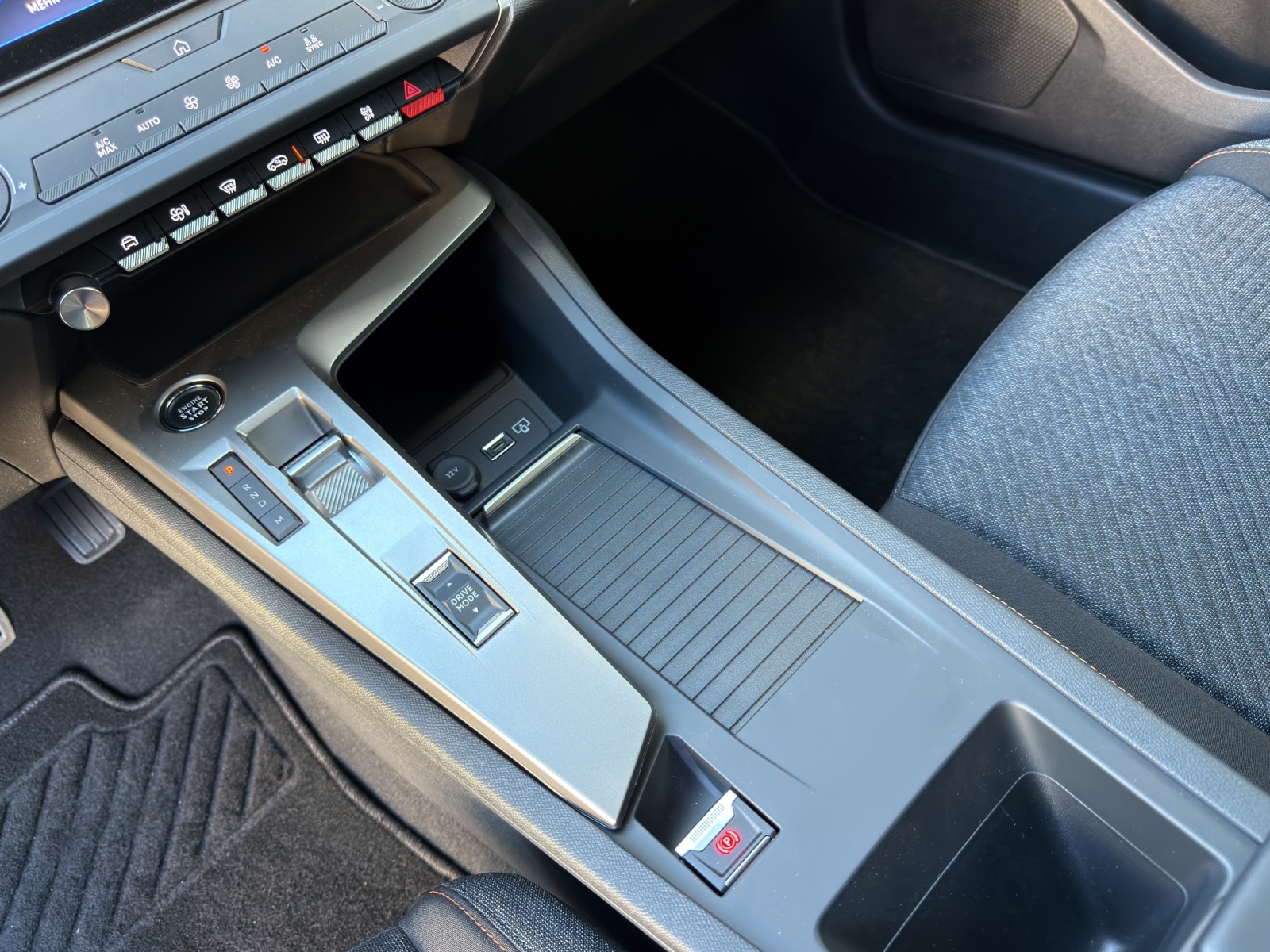 PEUGEOT 308 SW 1.2 Hybrid Style-image-6